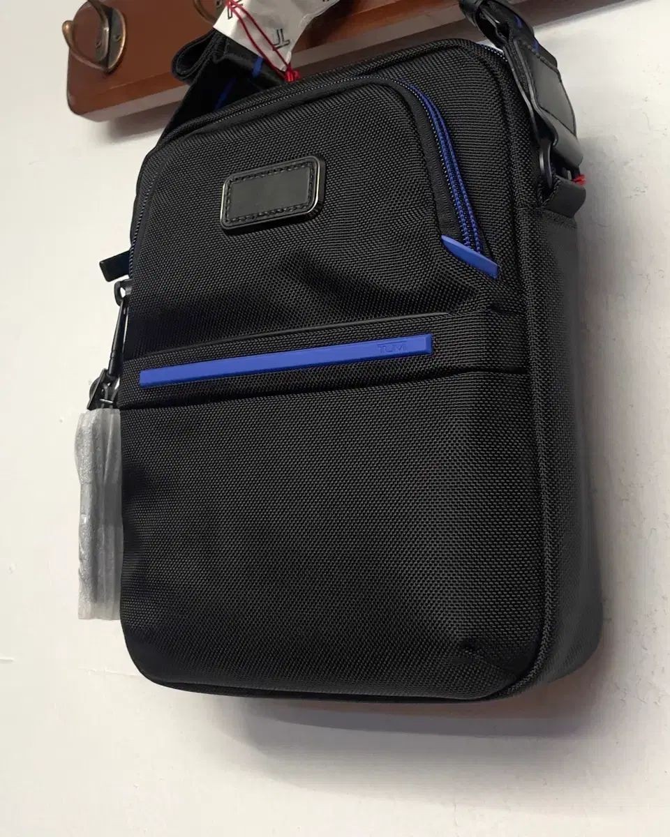 TUMI Alpha Medium Cross Bag