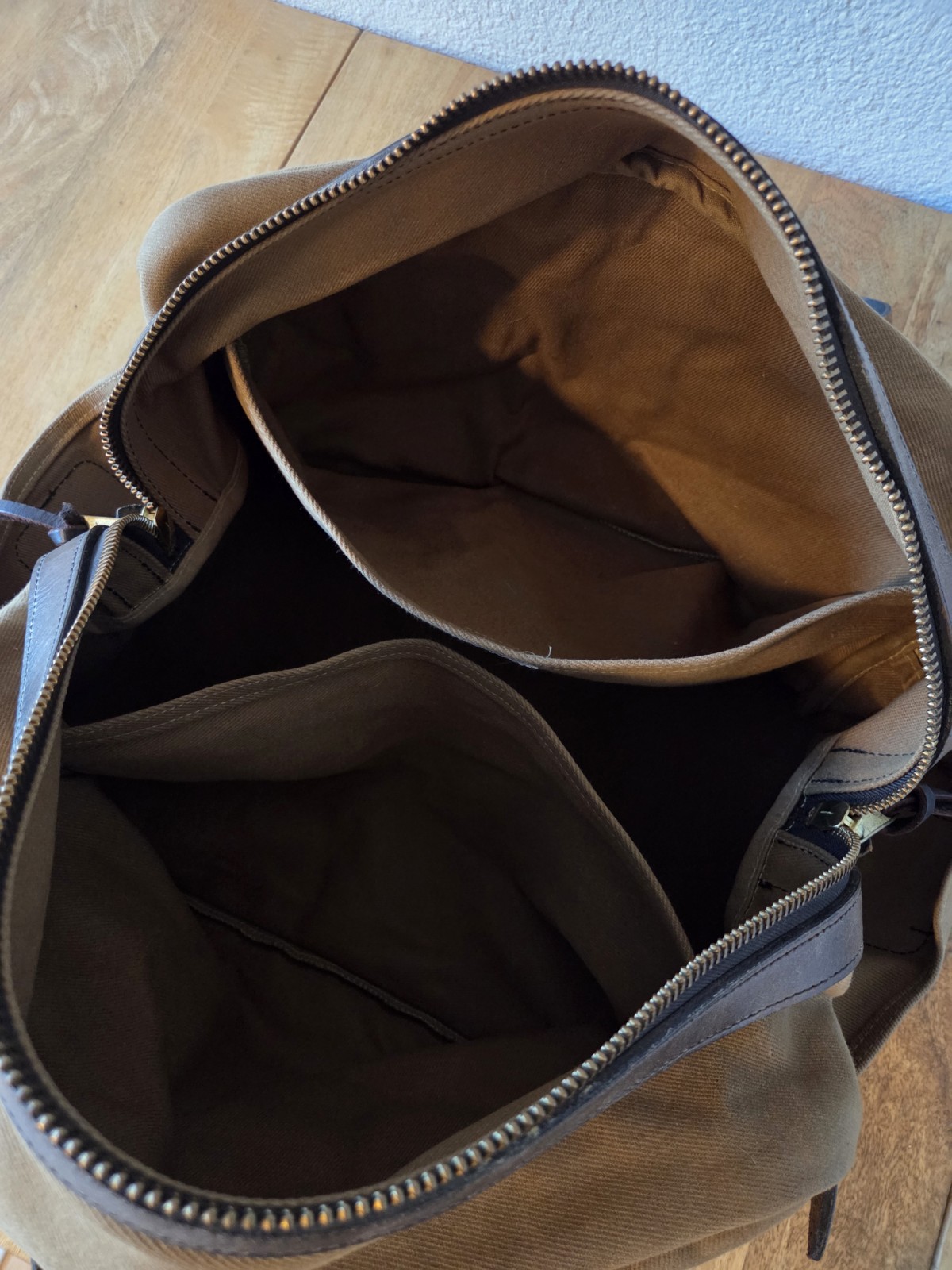 Filson Medium Rugged Twill Outfitter Bag | NWOT | Talon Era | Tan | Made in USA