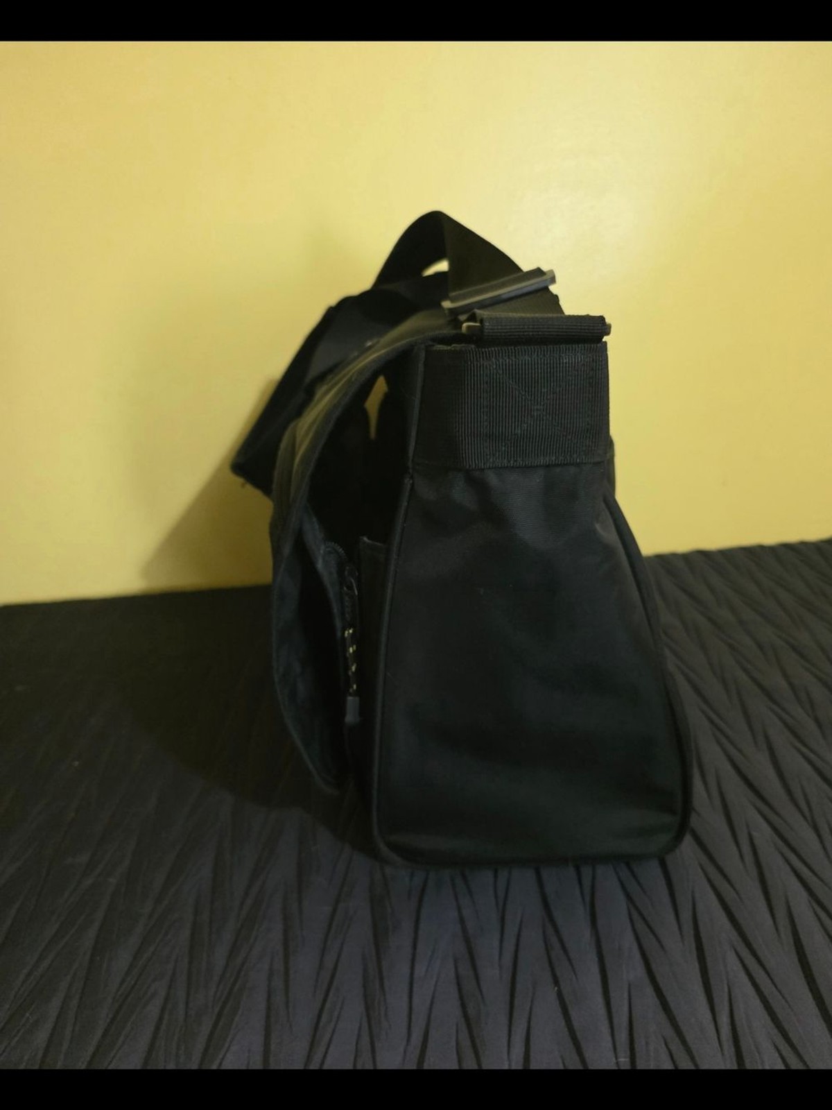 Jeep Black Men’s Messenger Bag – Durable Everyday Carry