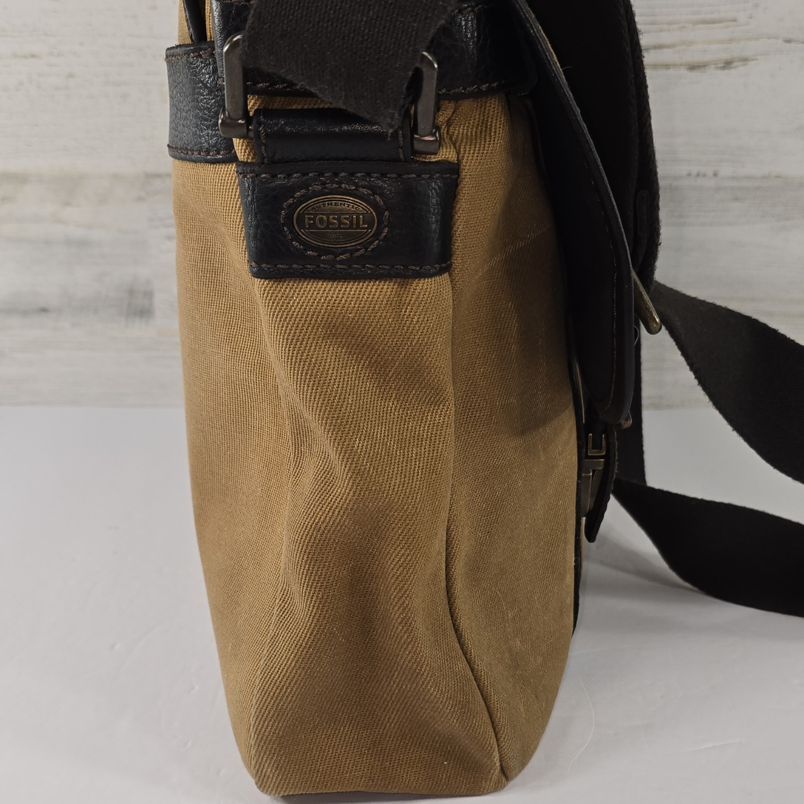 FOSSIL Tan Brown Messenger Bag Buckle Zip Snap Adjustable Strap Pockets *STAINS*