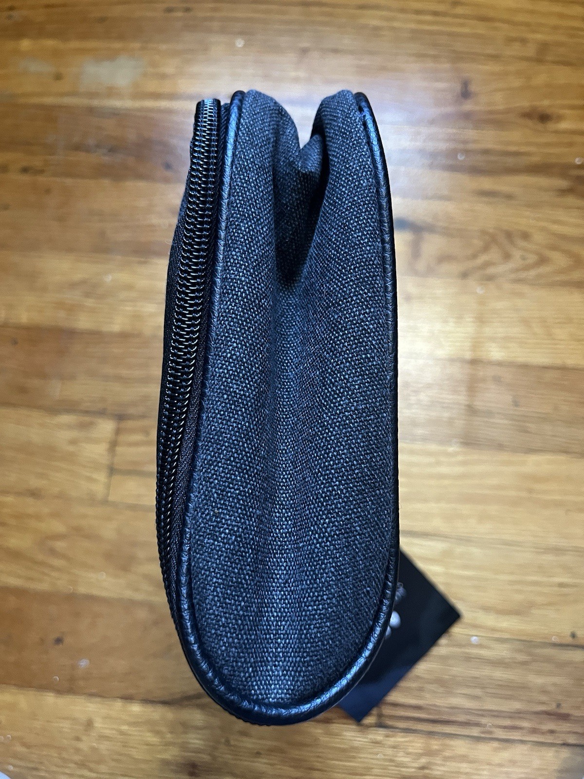 John Varvatos Travel Toiletry Bag. Gray 10″×7″×4″ in Dimensions