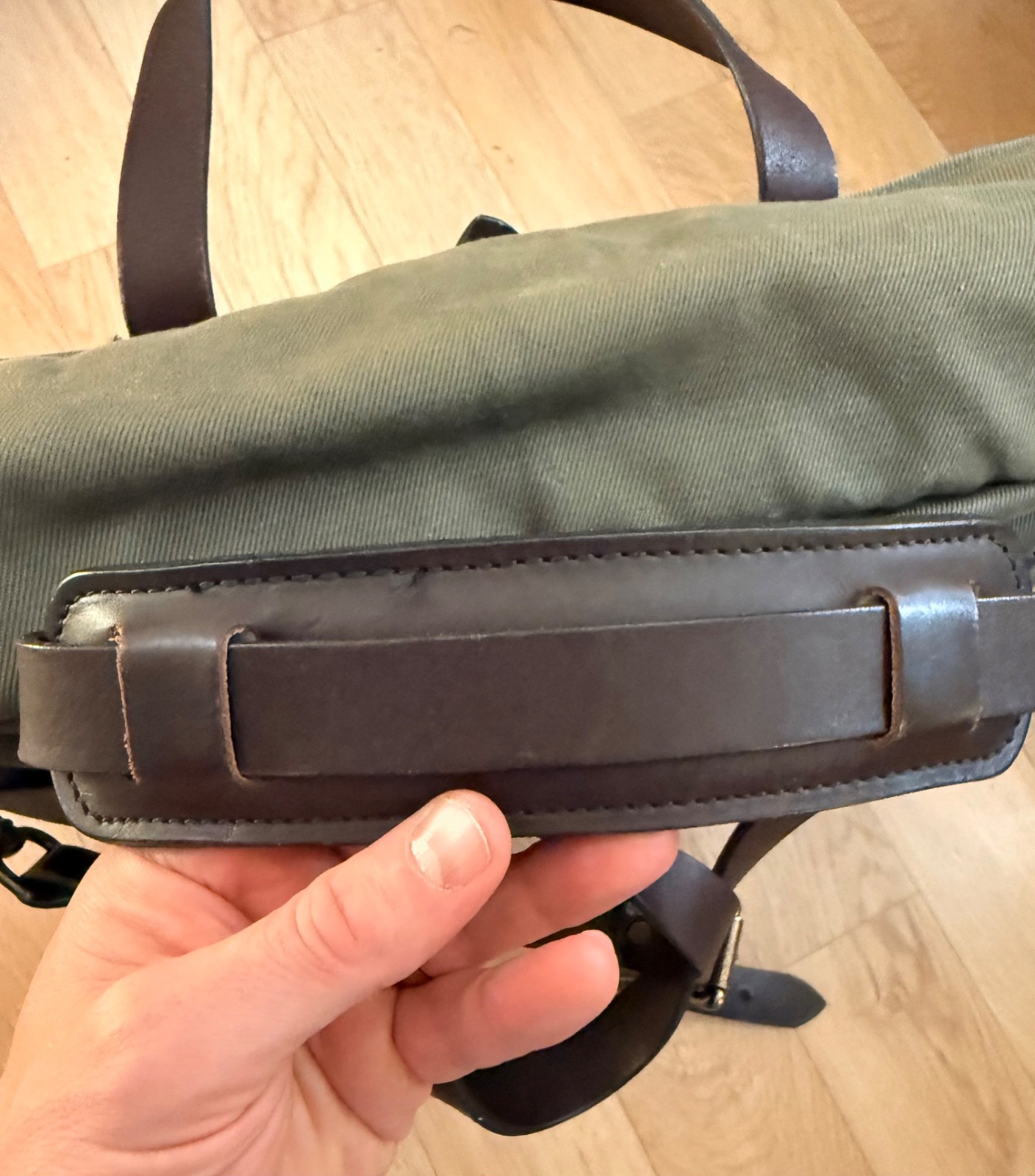 Filson 70256-L Large Laptop Briefcase Messenger Bag Otter Green USA Leather Stra
