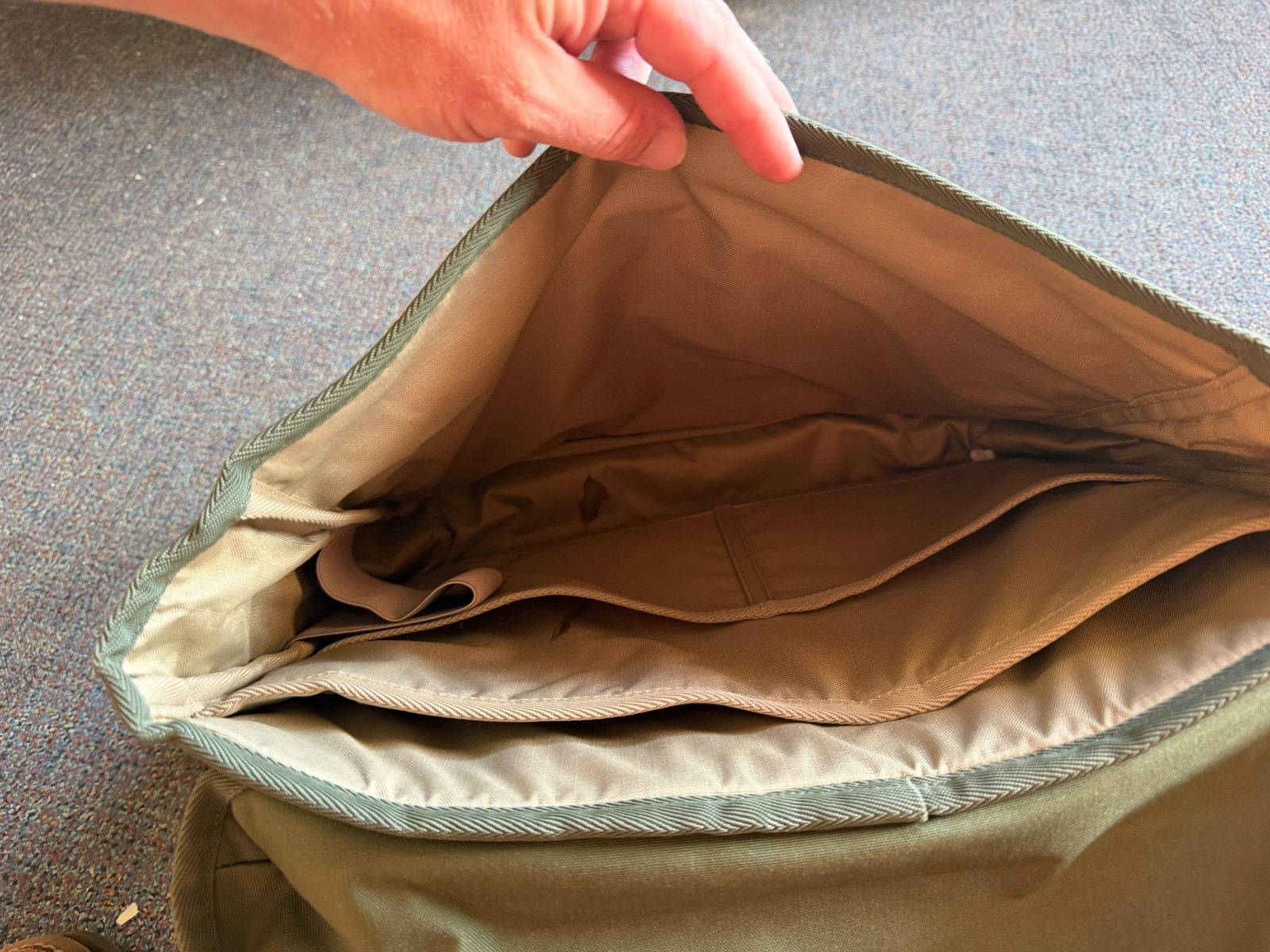 Filson Surveyor Messenger Bag Green Cordura Nylon Laptop Work Travel bag