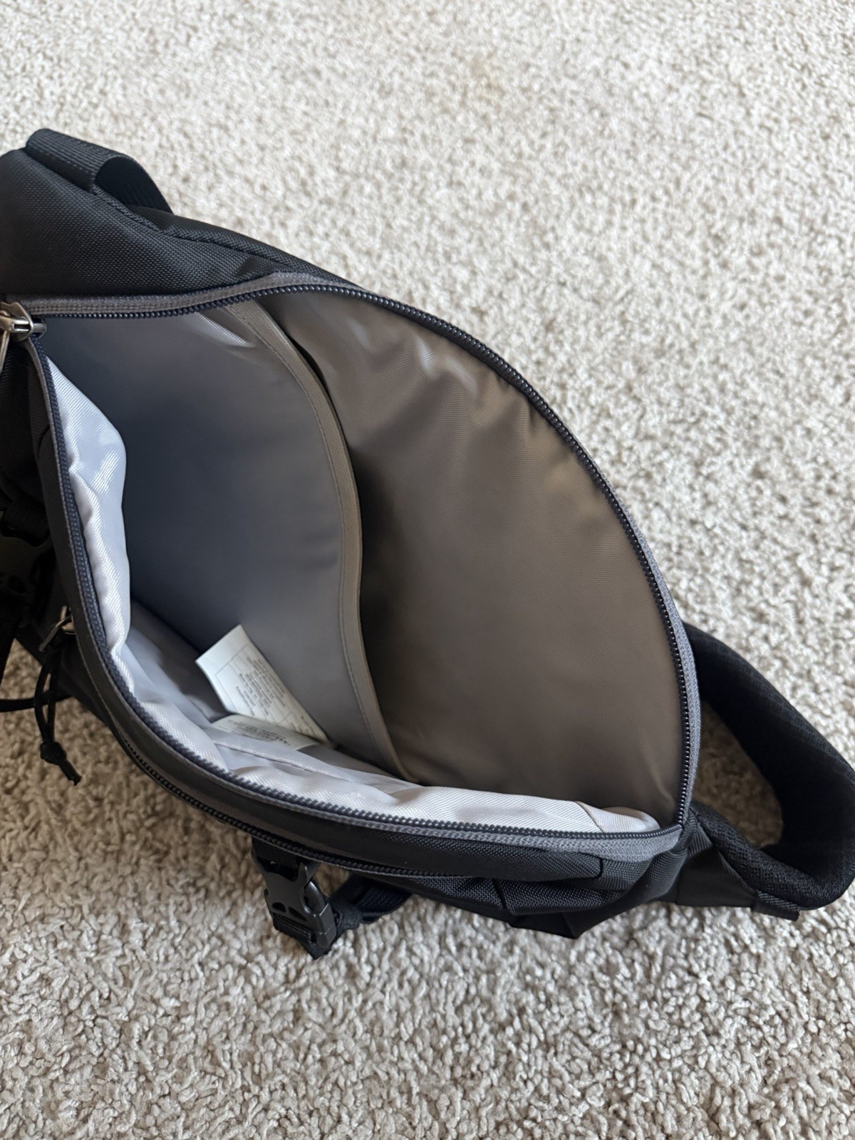 Patagonia Atom Sling 8L Bag Black Crossbody Backpack Unisex Excellent Condition