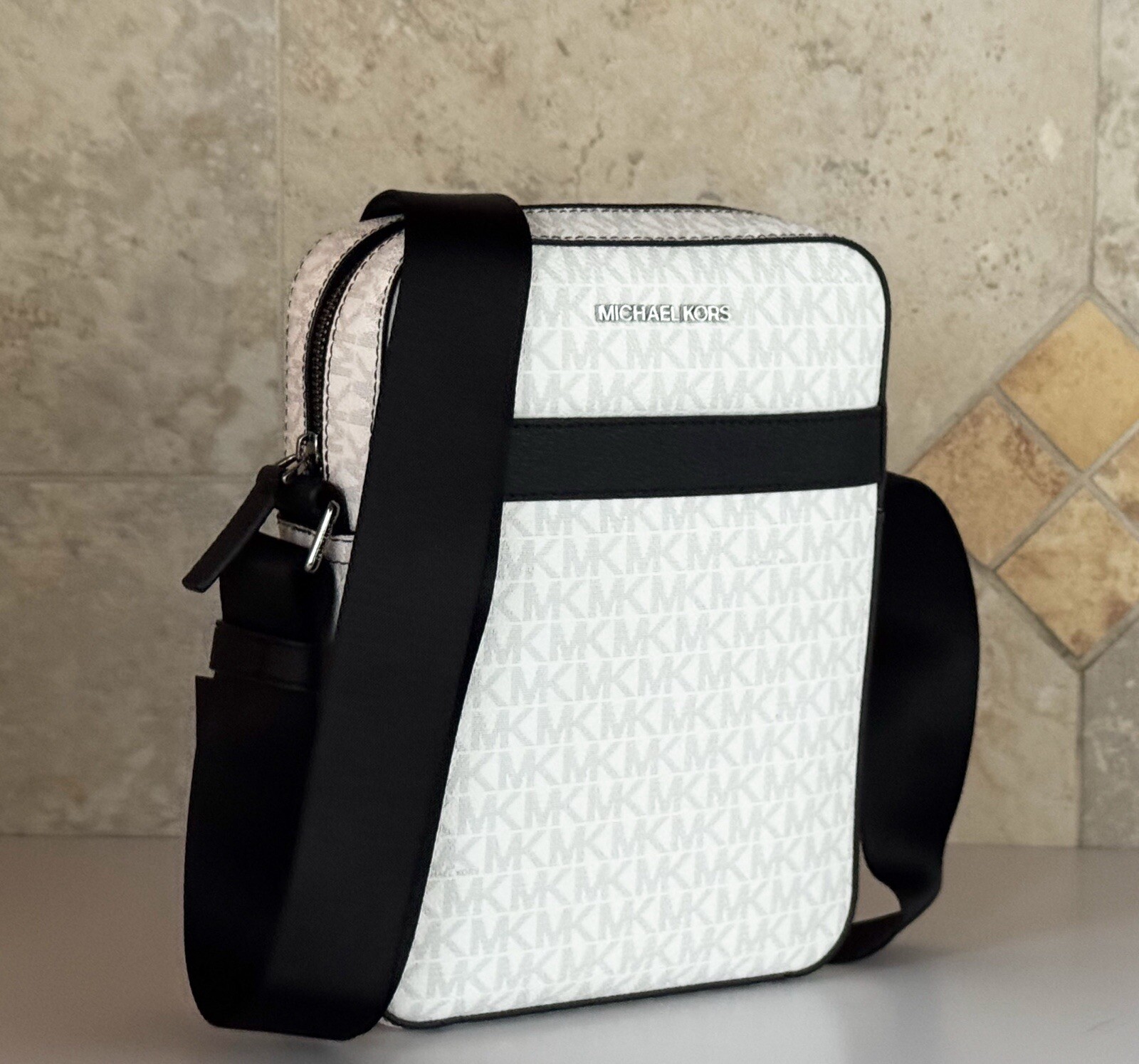 MICHAEL KORS COOPER MEDIUM SHOULDER CROSSBODY FLIGHT BAG MK BRIGHT WHITE/BLACK