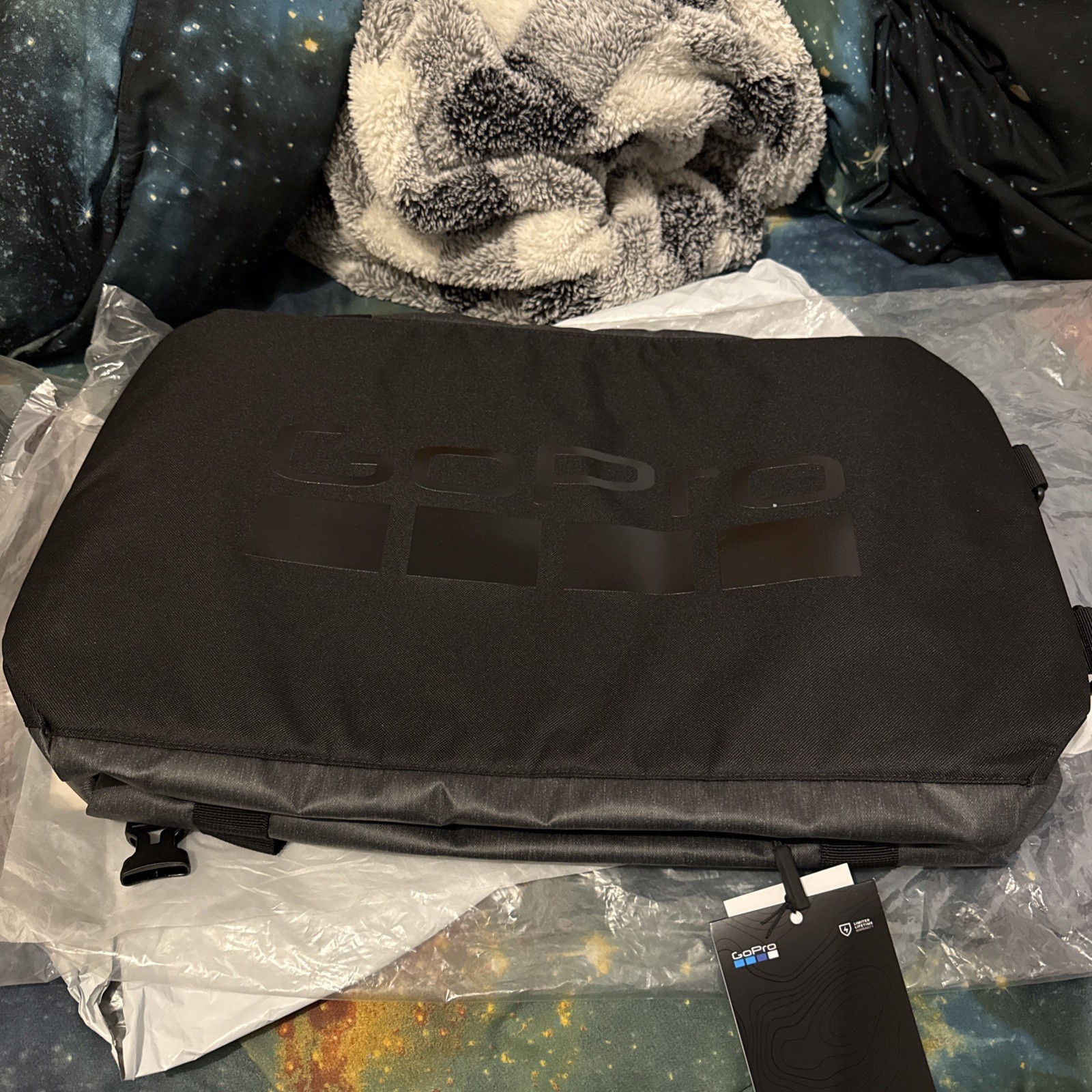 GoPro Mission 2 in 1 Duffel + Backpack – 50L – Travel bag duffle + stickers!