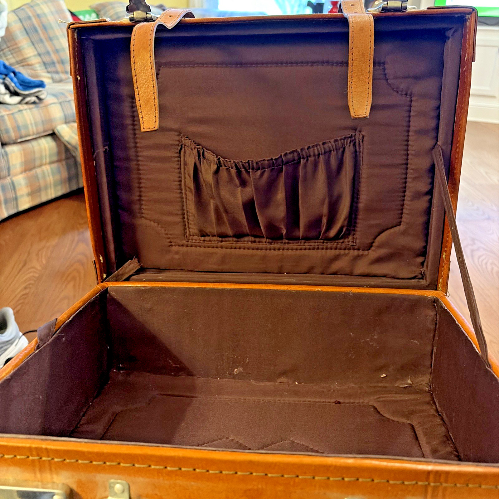 Vintage American Crew 15” Leather Bound Men’s Luggage Shaving Case