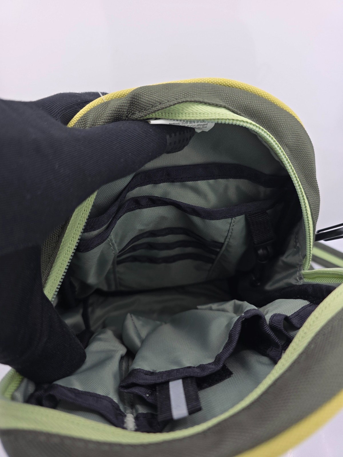 Pacsafe Metrosafe 2310 Shoulder Bag Convertible Hip Pack Exomesh Anti-Theft