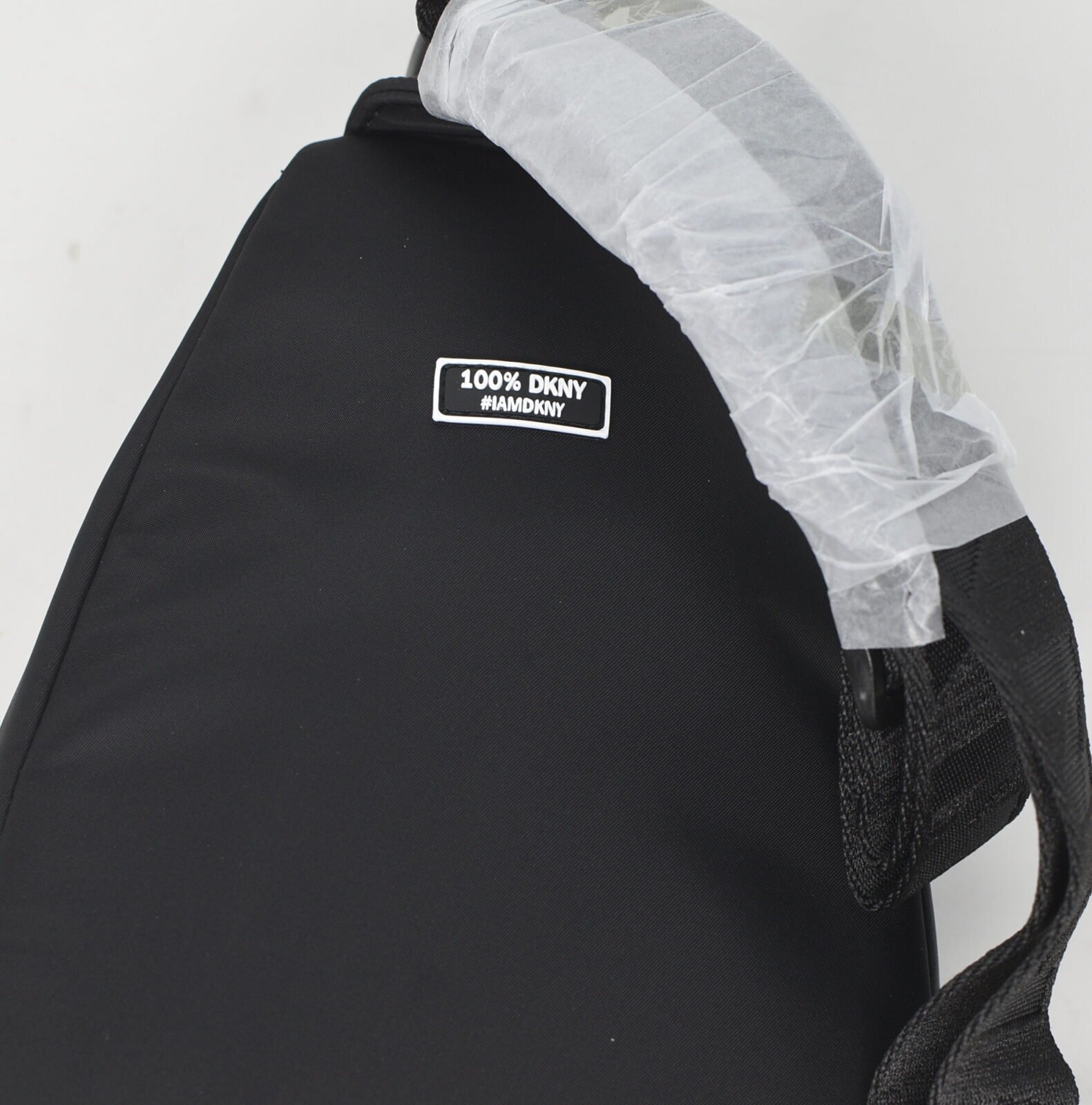 DKNY Black Logo Shoulder Sling Bag DO090AH3