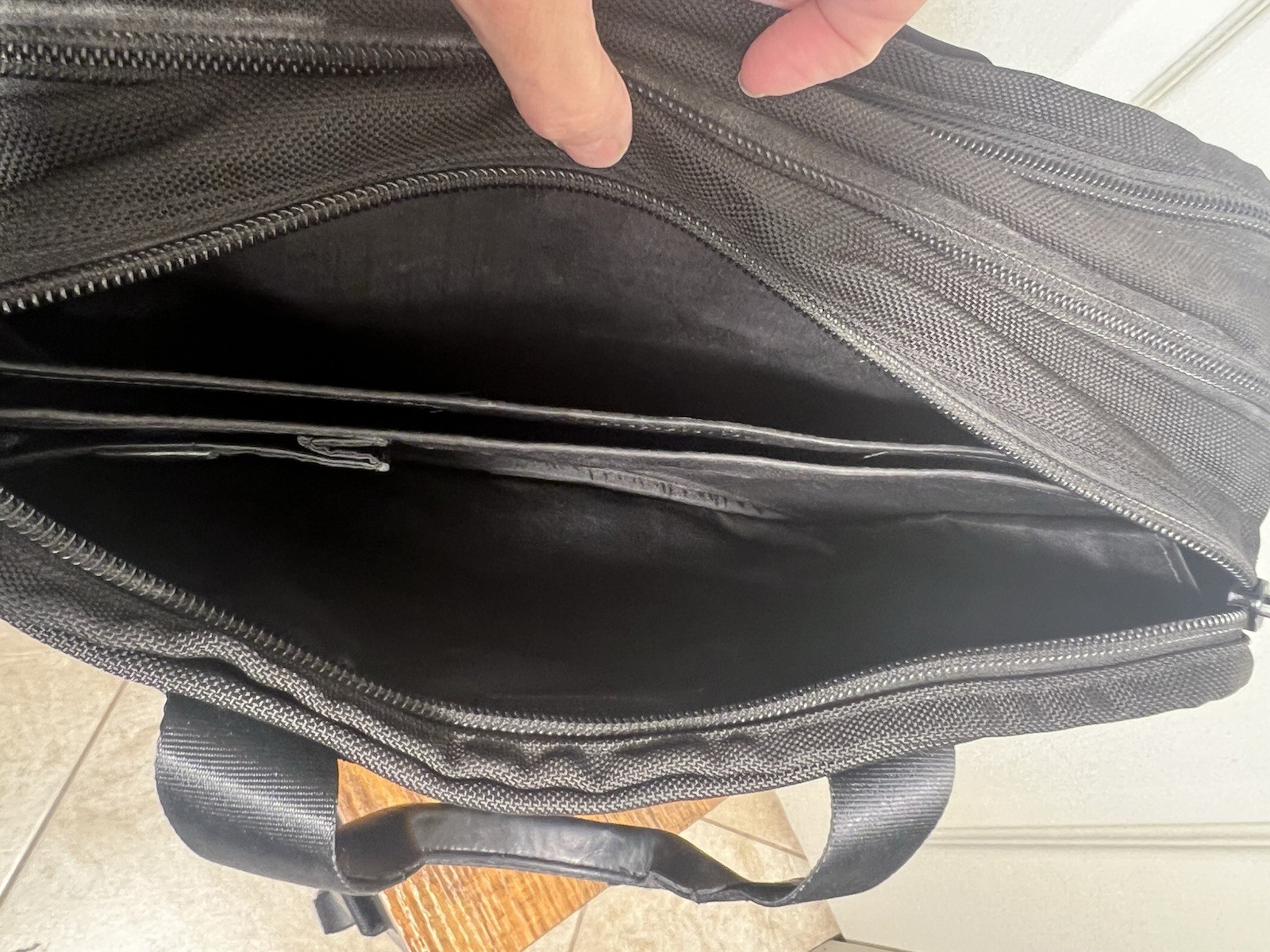Tumi Black Business Bag Professional Laptop Briefcase No Shoulder Strap