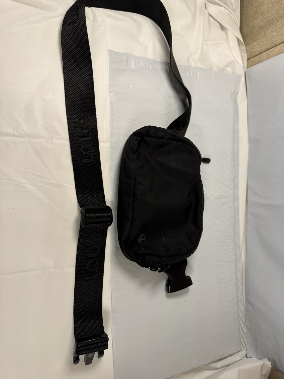 Lole Unisex Belt Bag Black 7.5inX5inX2in Crossbody Fanny Pack Waist Bag