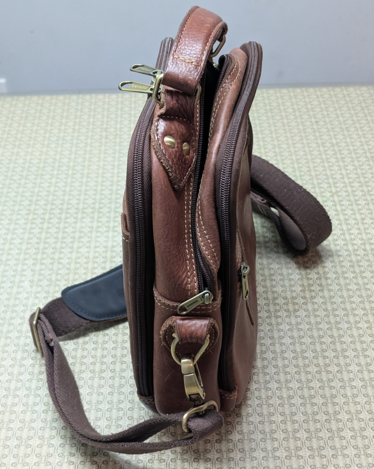 Duluth Trading Co Lifetime Leather Travel Bag 12 inch Crossbody Messenger 97310