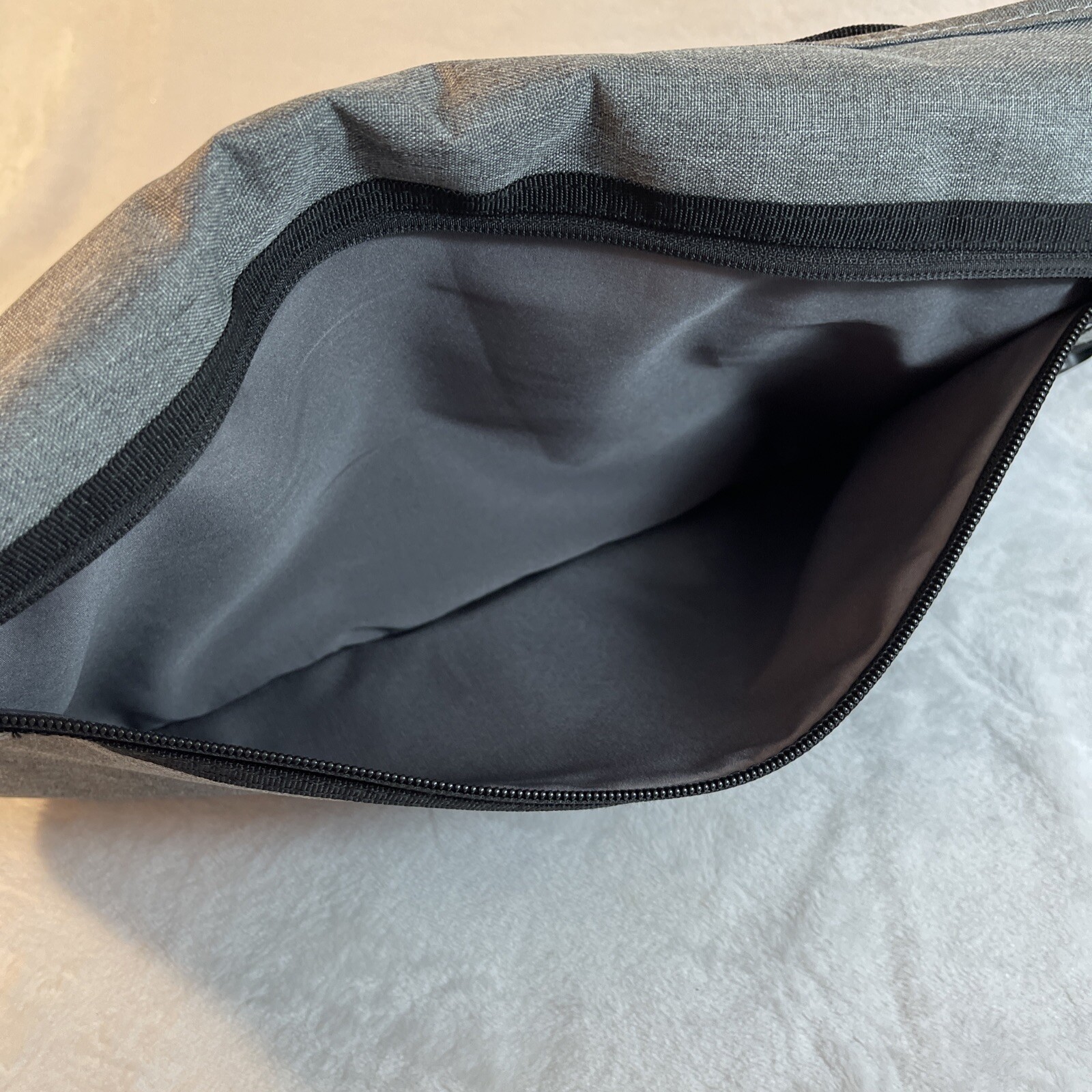 Journeyman Gray Messenger Bag NWT 14x8x6 Shoulder Crossbody Flap Zip Pockets