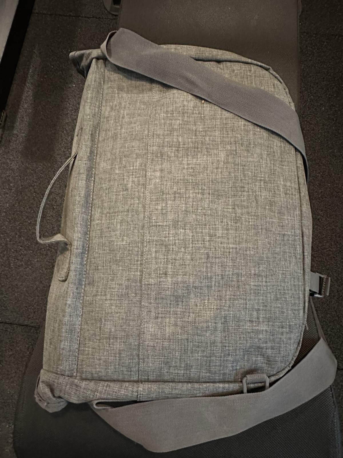 Herschel Supply Co Gray Fully Padded Fleece Lined Laptop Messenger Crossbody Bag