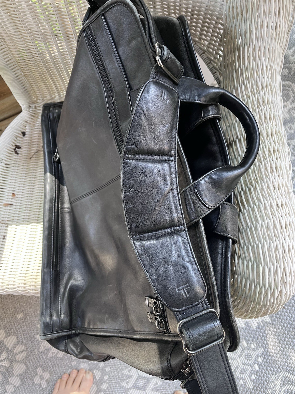 Tumi Alpha Black leather Laptop Bag Briefcase Large Screen with Strap