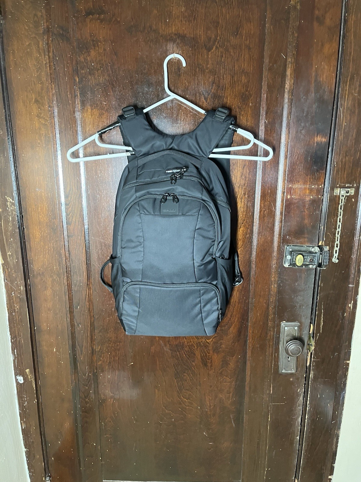 Pacsafe Metrosafe LS450 Anti-Theft Exomesh Slashguard 25L Black Travel Backpack
