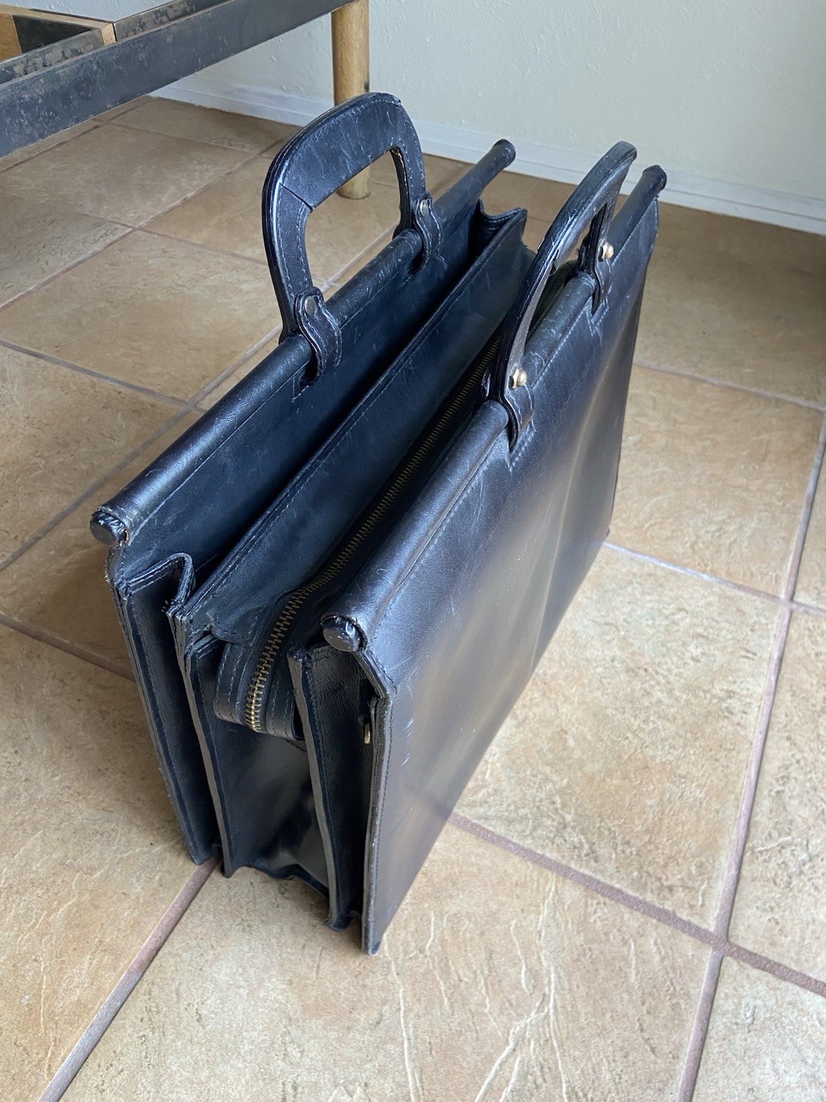 Schlesinger Brothers Black Zip Briefcase Top Handle Inner Pockets Business