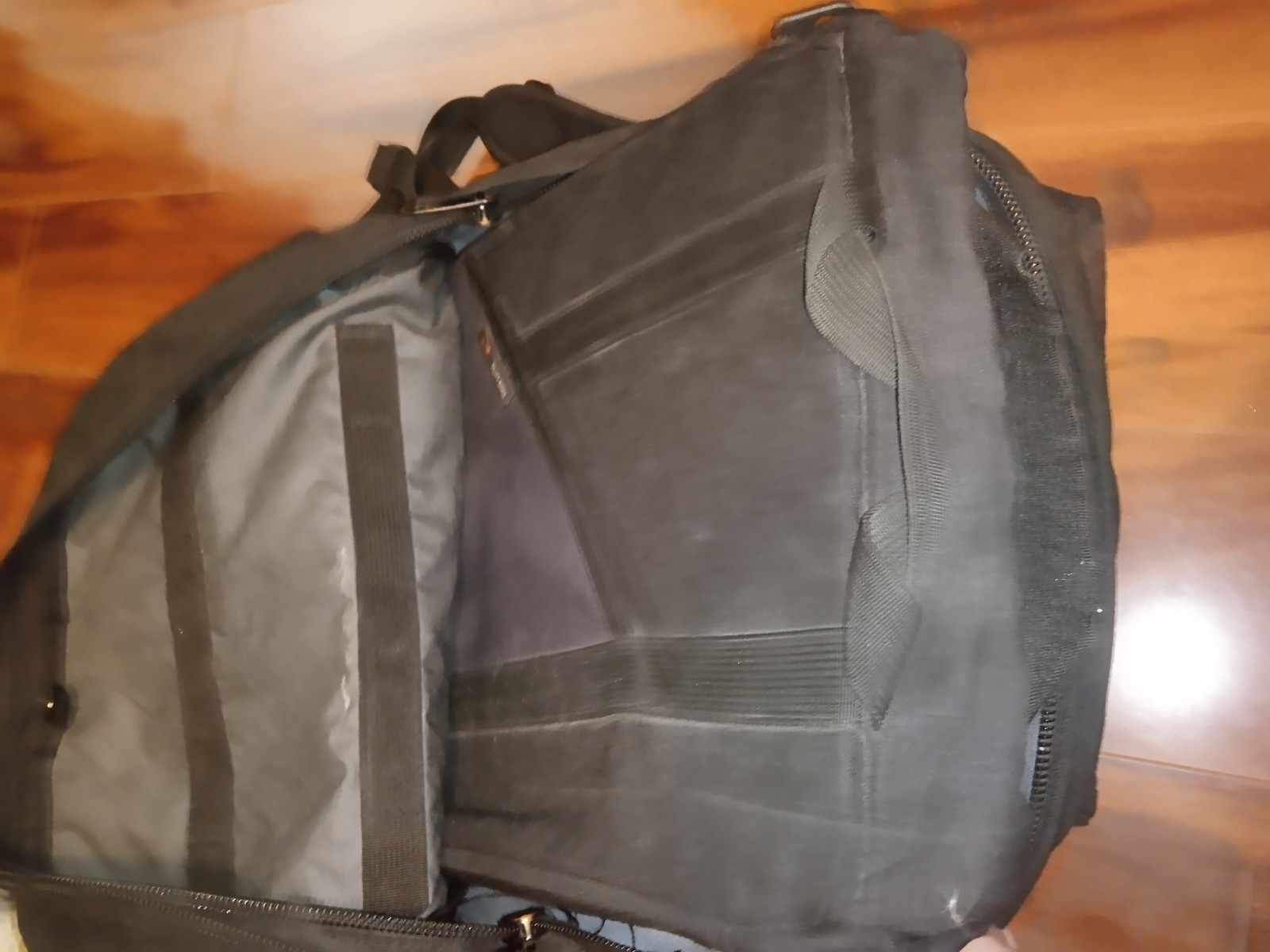 Tom Bihn VTG- Rare,Black Backpack With Laptop Sleeve – Excellent See Photos