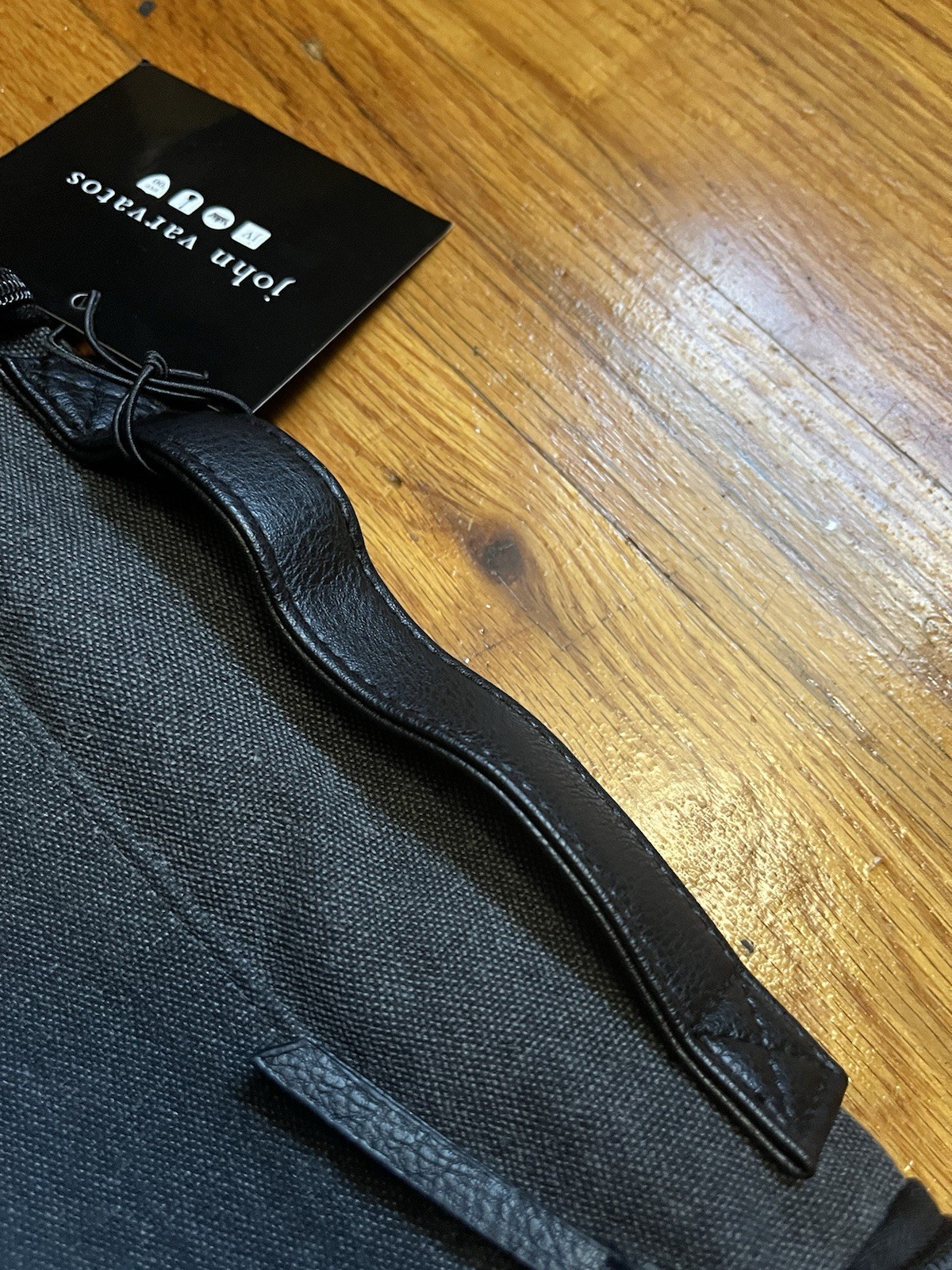 John Varvatos Travel Toiletry Bag. Gray 10″×7″×4″ in Dimensions