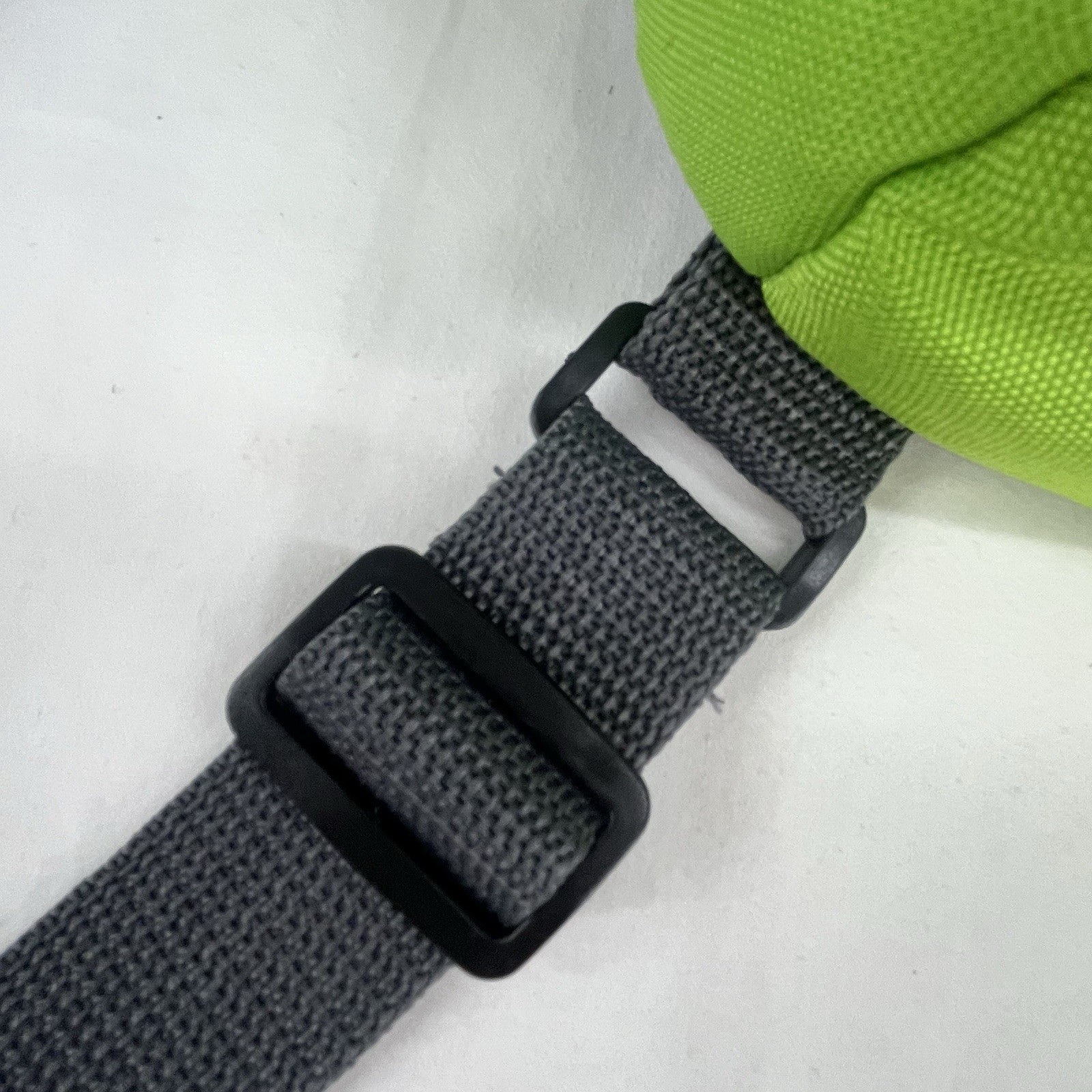 LIME GREEN INSULATED SLING PACK BAG SMALL 10X13X3 Hiking Gear Park Picnic