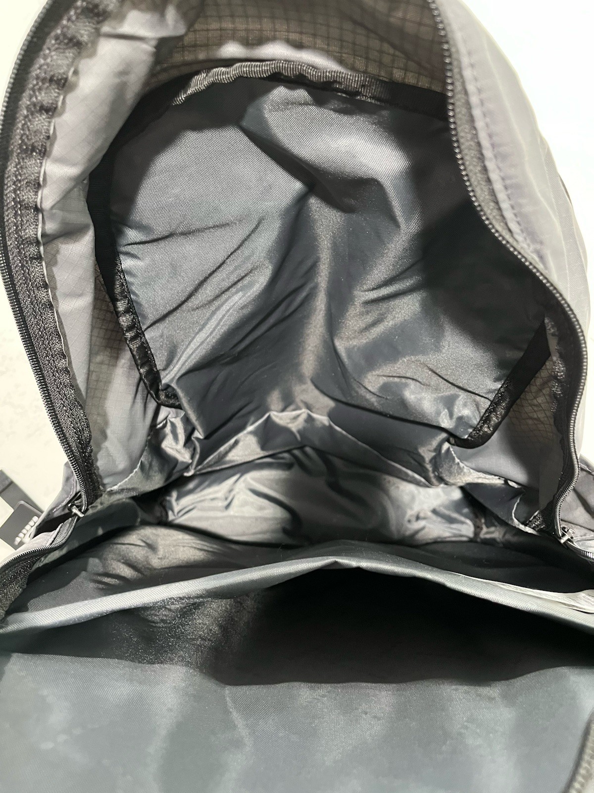 Oakley 28 Liter Sport/Adventure Backpack Forged Iron Gray (NWT)
