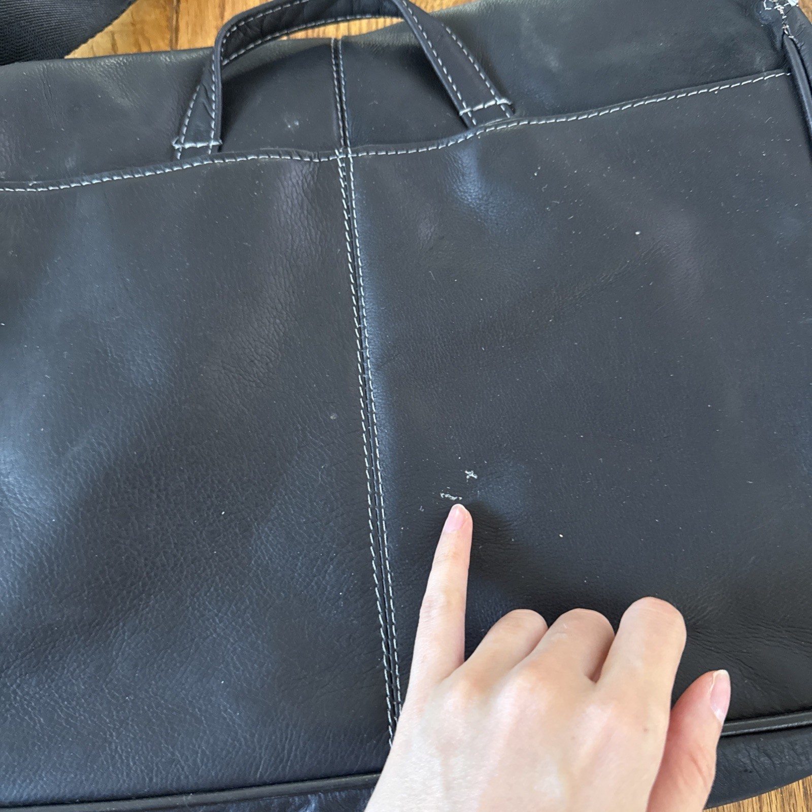 Kenneth Cole Reaction Colombian Leather Messenger Bag