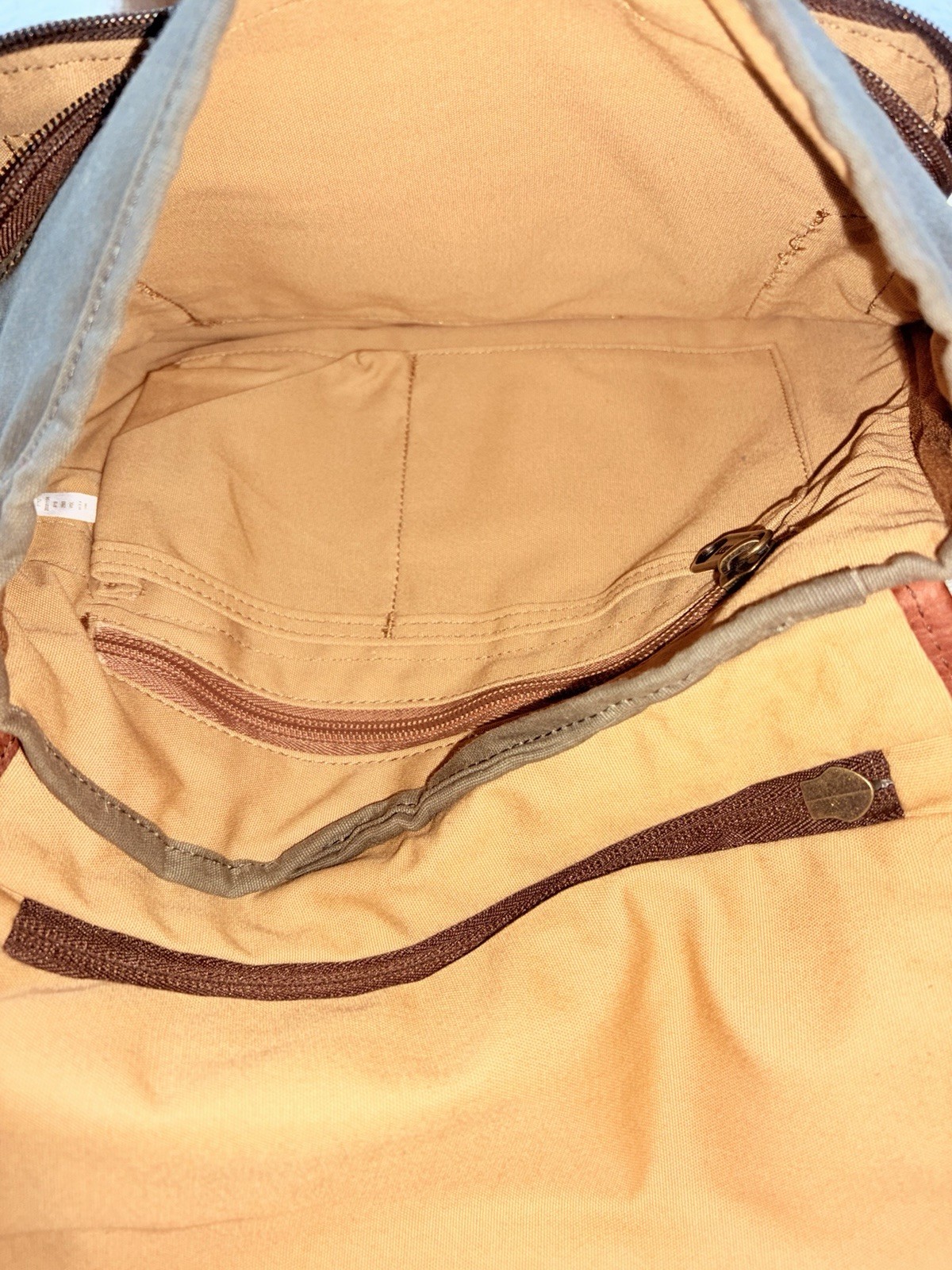 Duluth Trading Co. Green/Brown Messenger Bag Crossbody Zip w/ Pockets