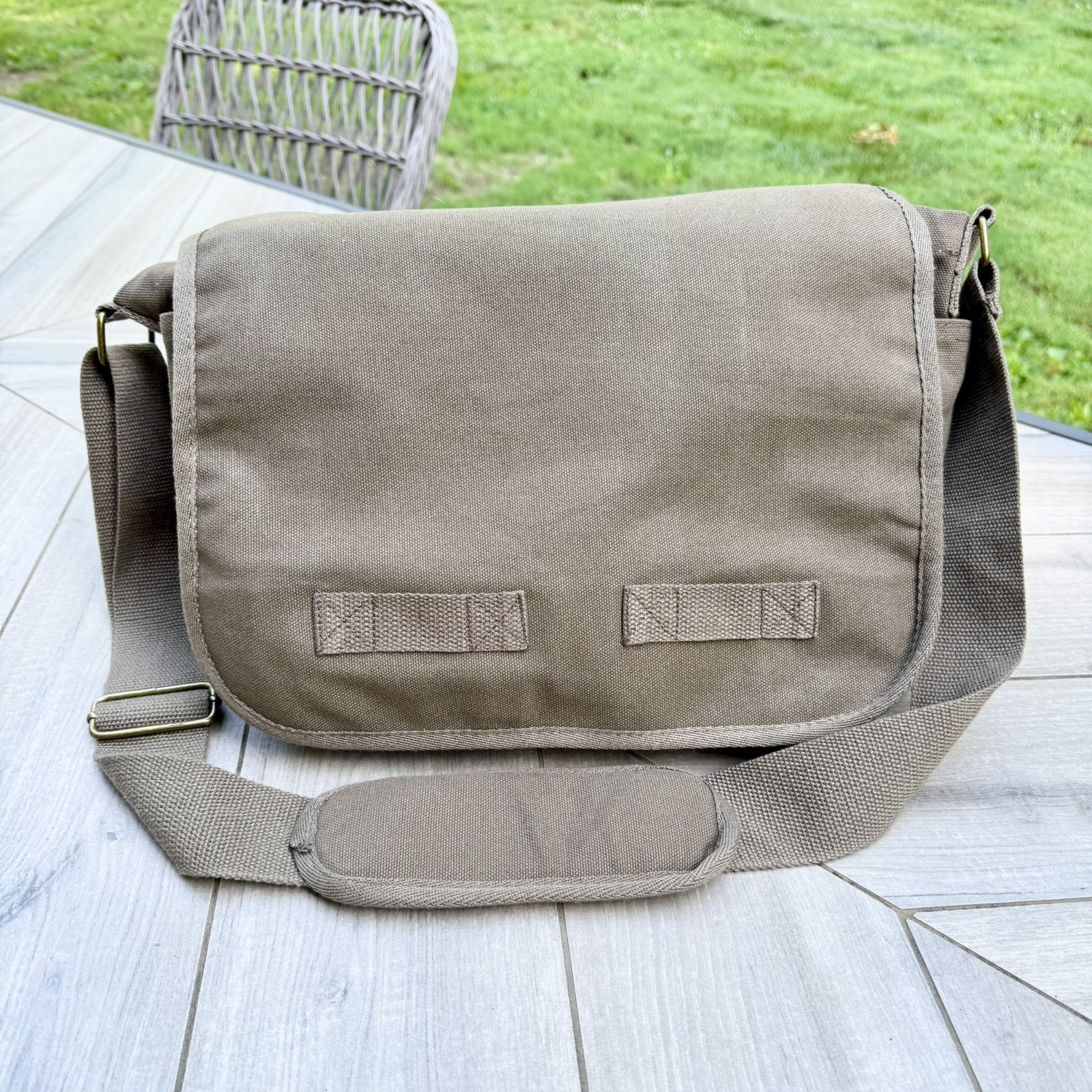 Sweetbriar Classic Canvas Vintage Messenger Bag, Excellent Clean Condition