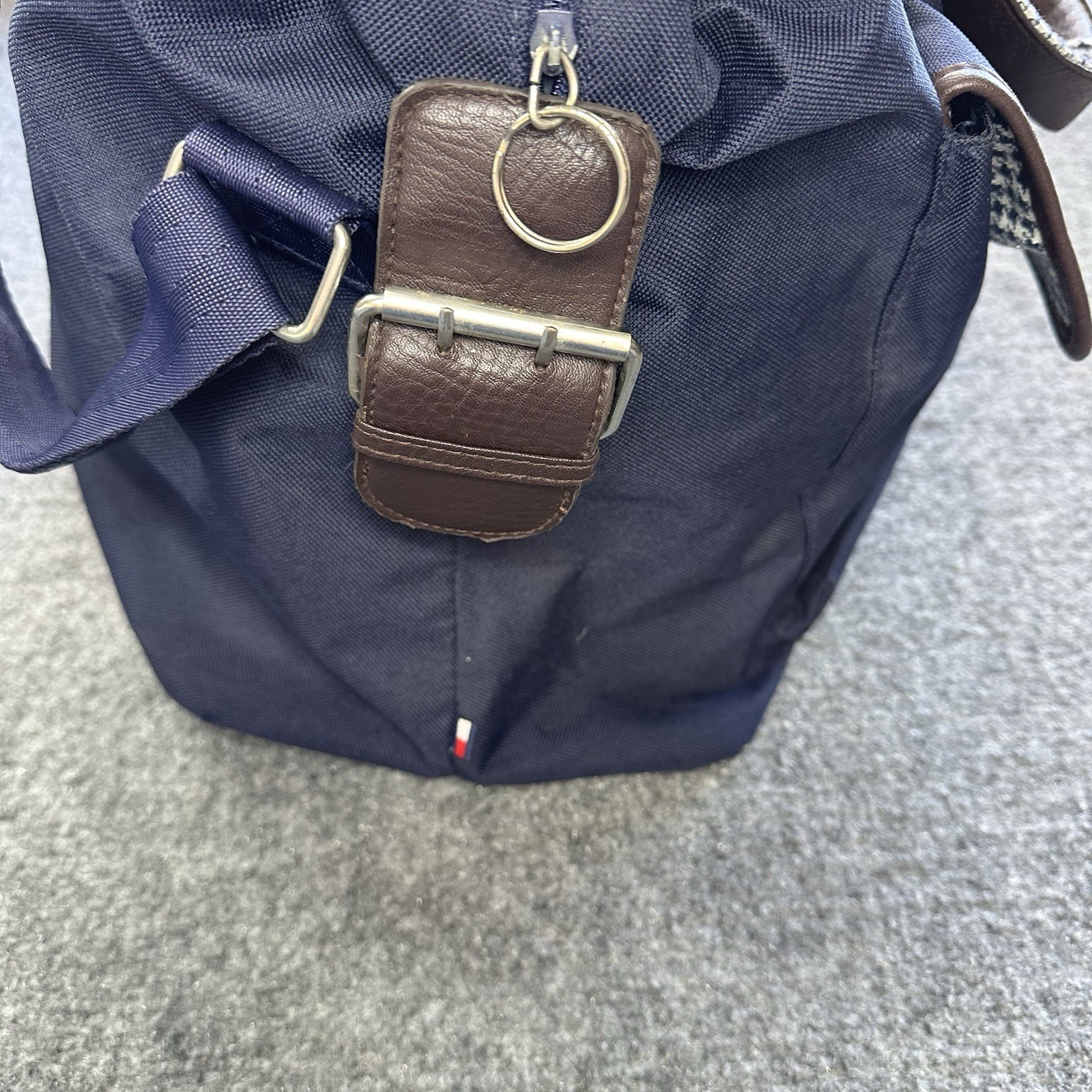 Vintage Tommy Hilfiger Medium Gym Duffle Bag 20”x12”x 7.5” Blue Leather Straps