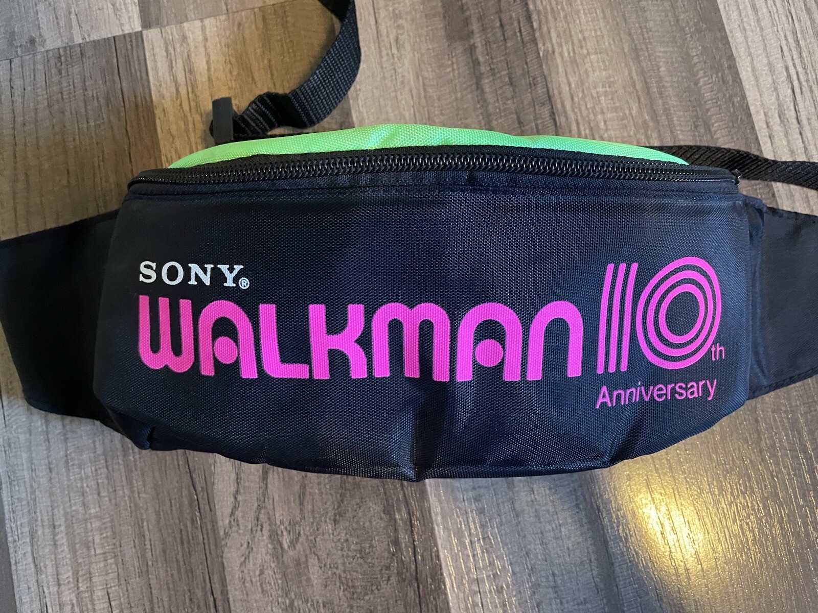 Excellent Vintage Sony 10th Anniversary Walkman Crossbody Side Bag Fanny Pack!