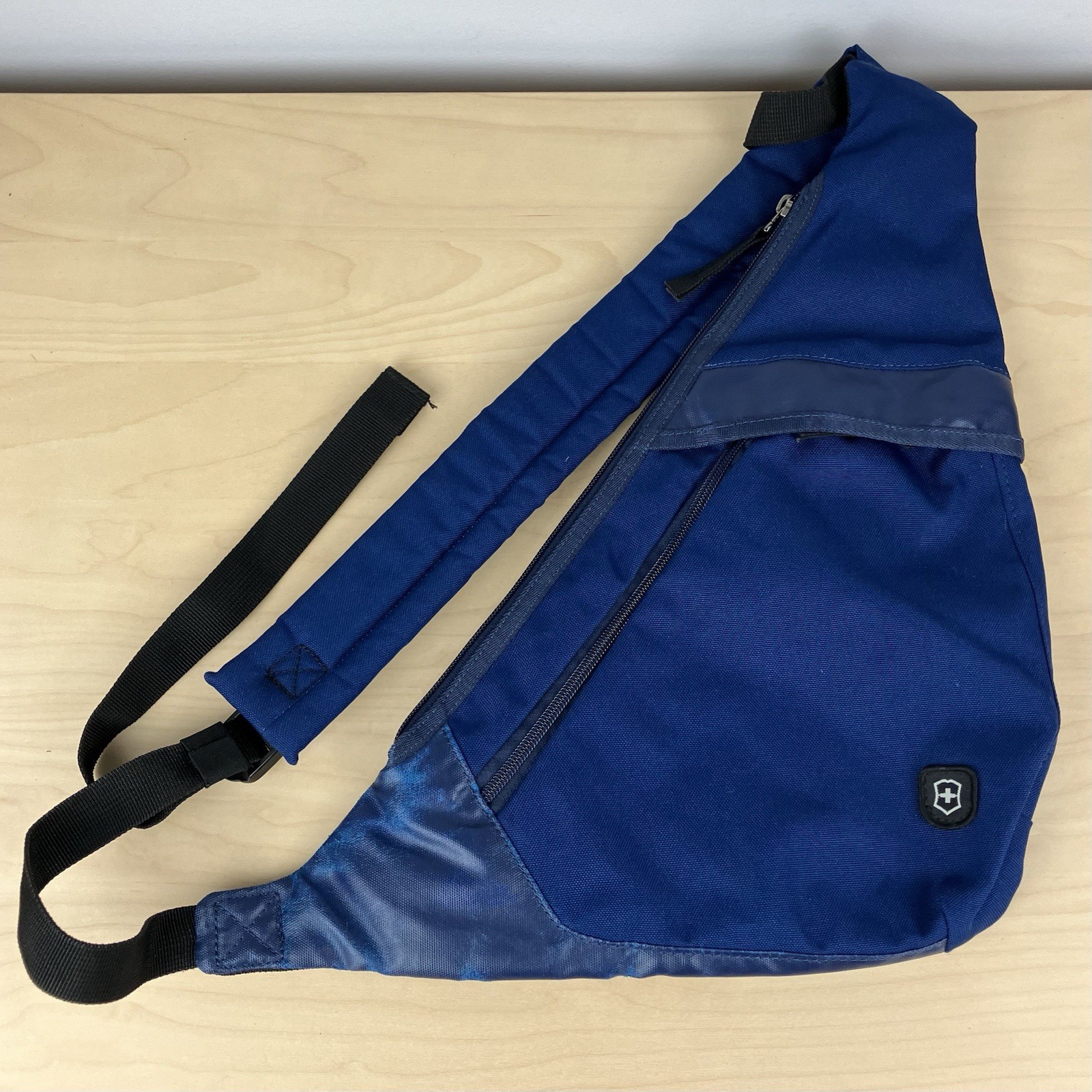 Victorinox Swiss Army Sling Backpack One Strap Shoulder Bag Blue & Black