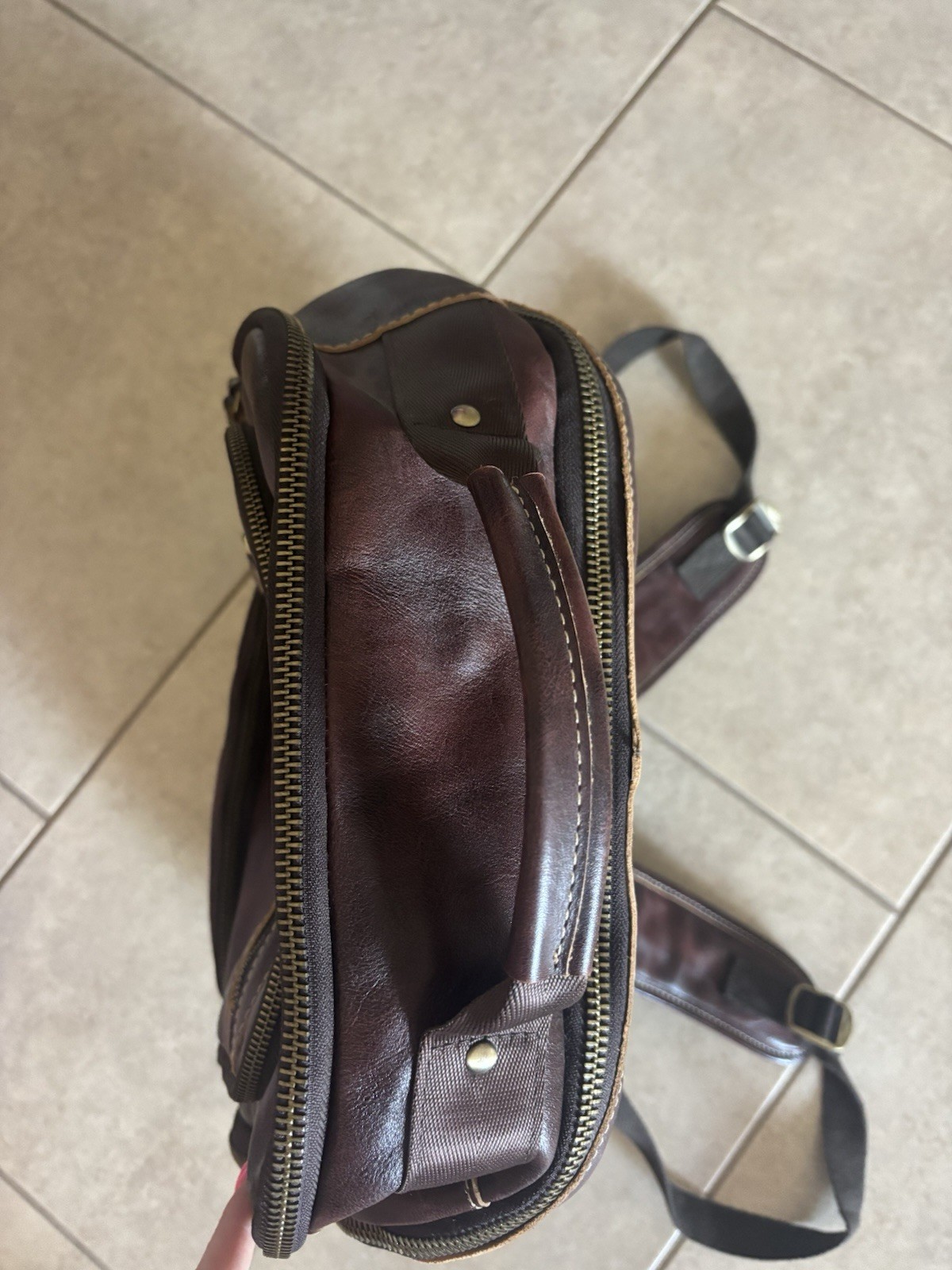 LANNSYNE Leather Brown Zip Backpack Adjustable Strap Multi Pocket Lined