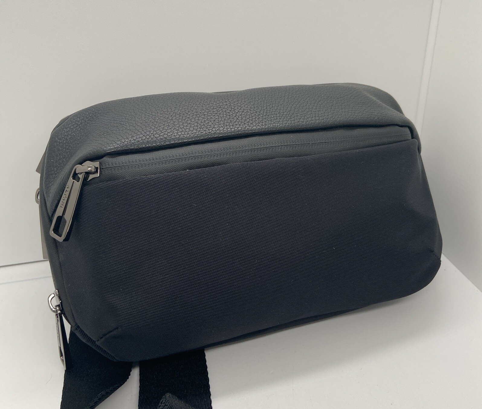 NWT Alfani ALFATECH Men’s Black Mixed-Media Crossbody Waistpack Fanny Belt Bag