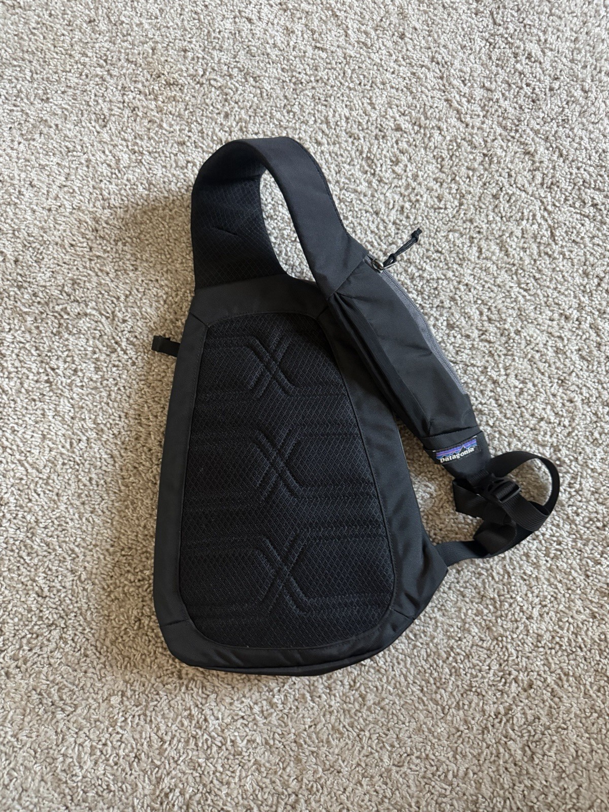 Patagonia Atom Sling 8L Bag Black Crossbody Backpack Unisex Excellent Condition