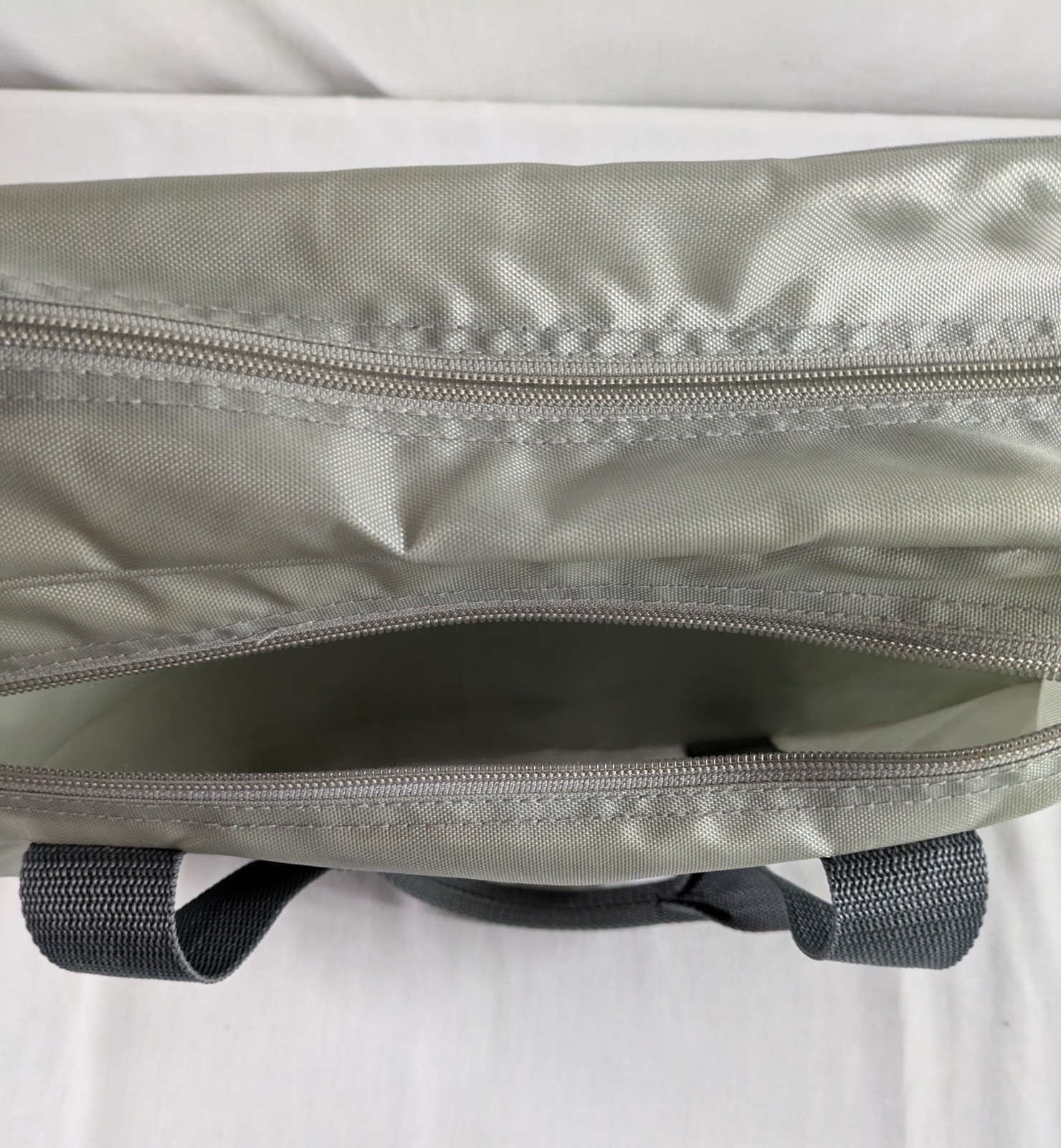 Converse All Star Duffle Gym Bag Gray Logo Zipper Pulls Fold Flat 90’s Vintage