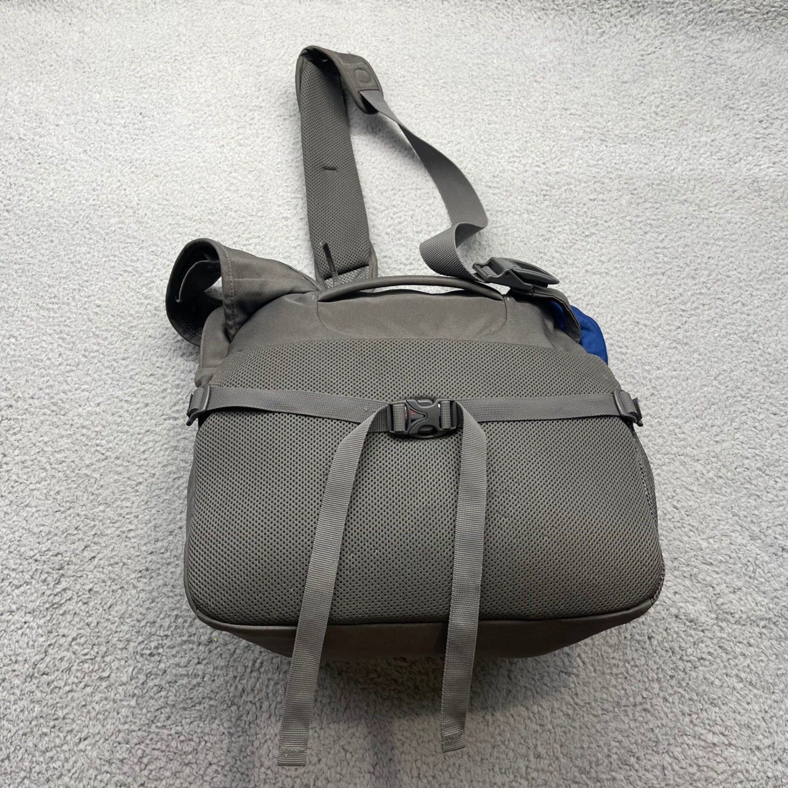 Osprey Veer Vertical Shoulder Bag Blue Grey Messenger Laptop crossbody sling Bag