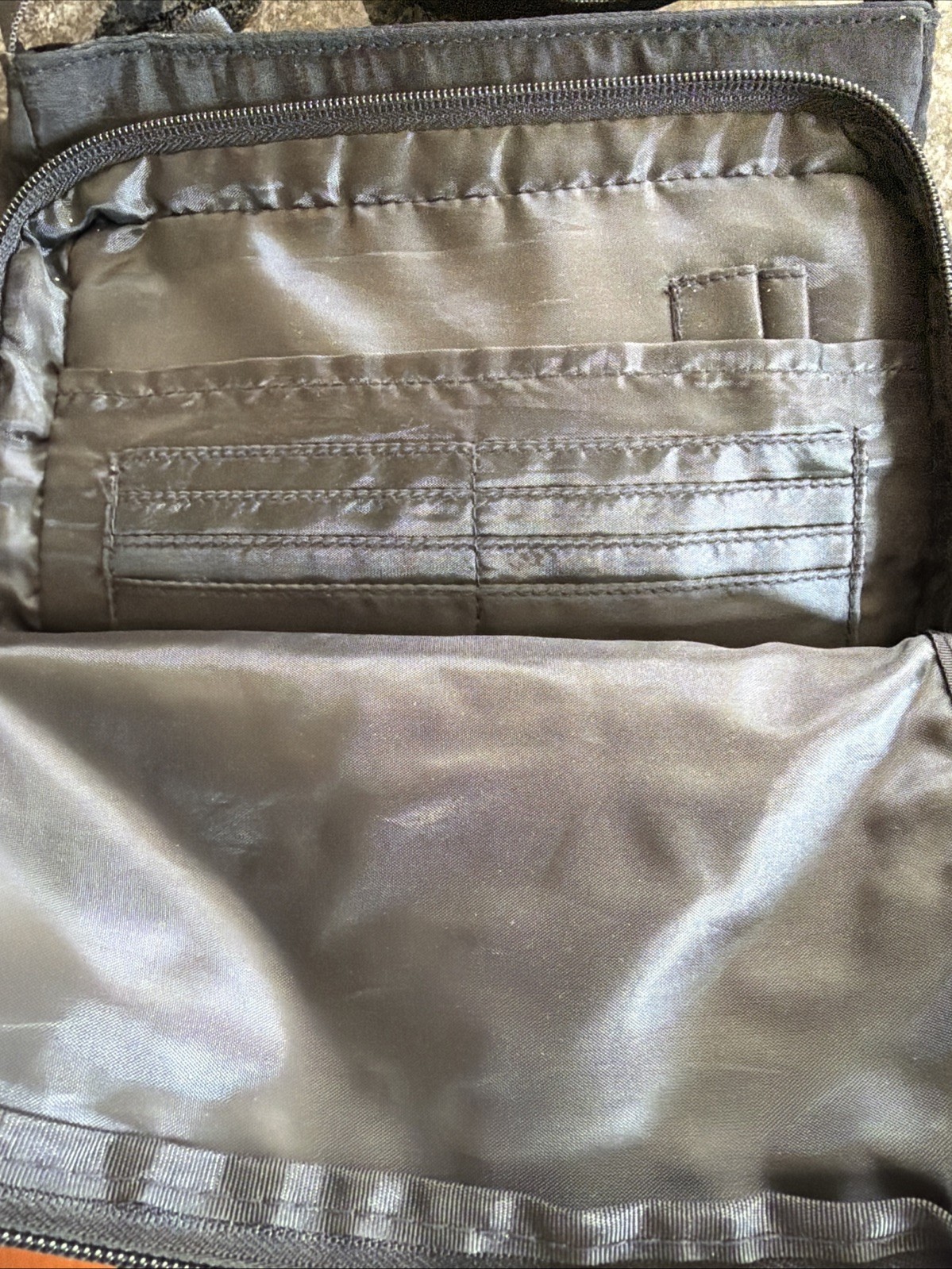 Kenneth Cole Reaction Black Crossbody Bag Men Women Strap Pockets EEUC