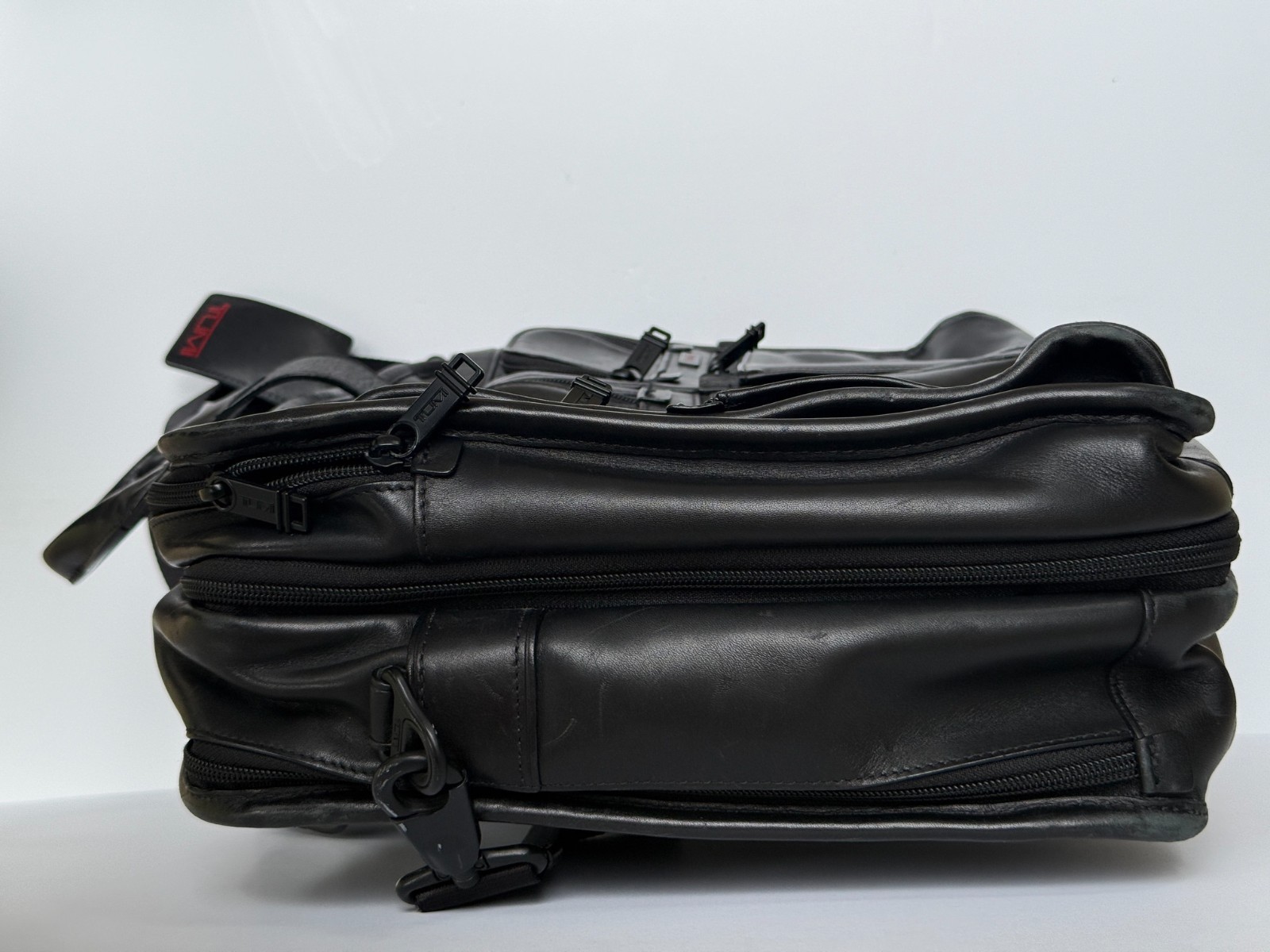 TUMI LEATHER LAPTOP BRIEFCASE – 96160DH – EXPANDABLE BLACK TRAVEL BAG w/DUST BAG