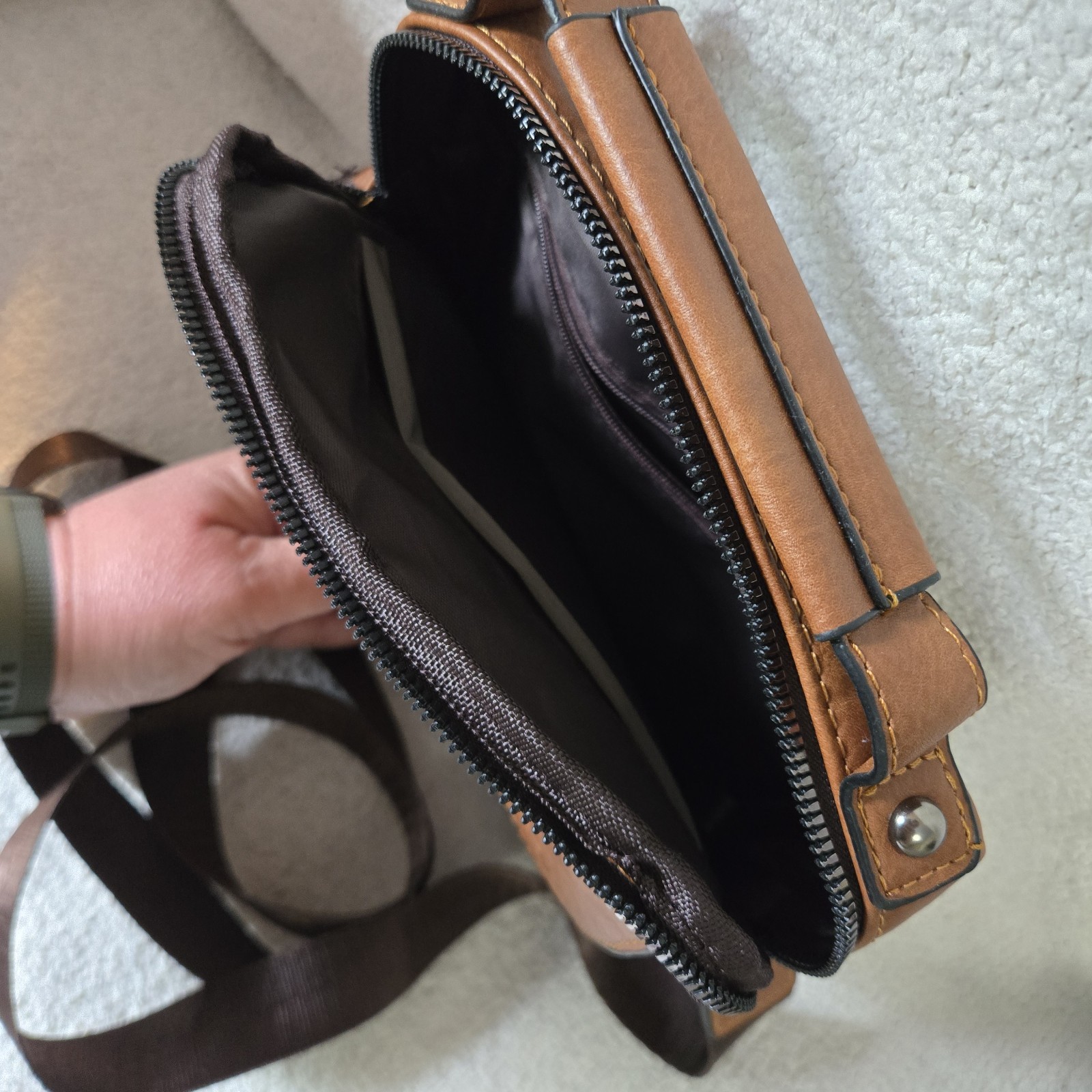 WEIXIER Brown Men’s Small Crossbody Bag Zip Closure Adjustable Strap Travel