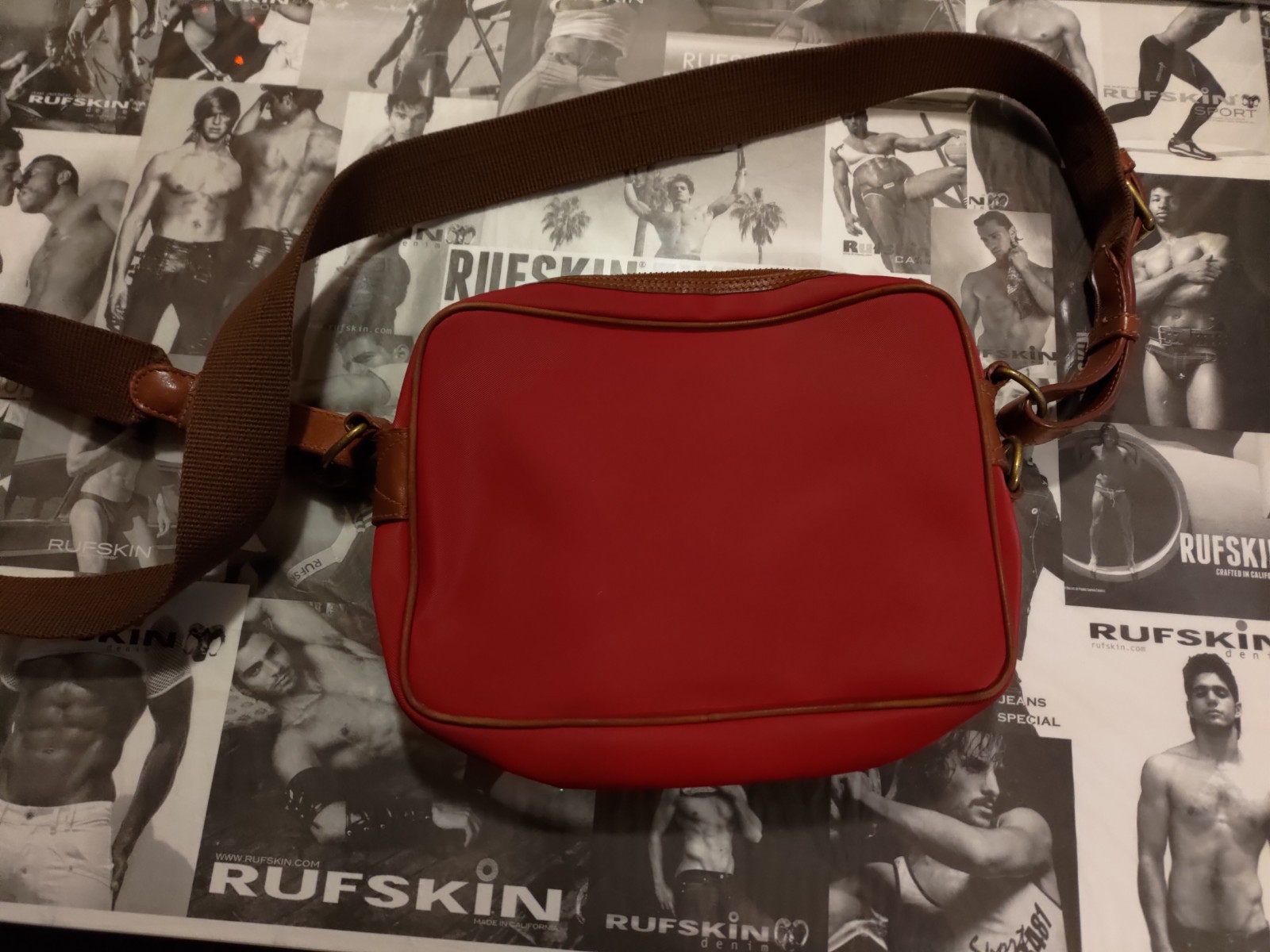 CALVIN KLEIN LEATHER PURSE MESSENGER CROSSBODY SHOULDER BAG. RED. VINTAGE 🌈 GAY