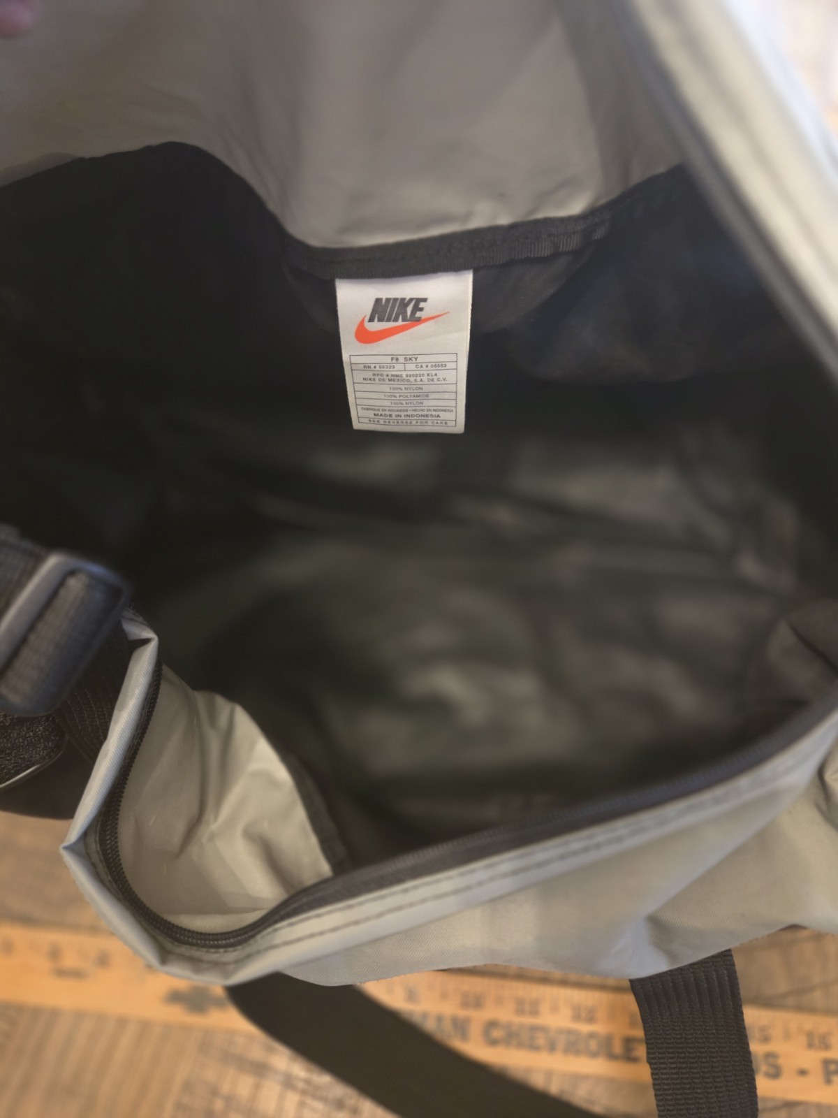 Nike Black and Gray Duffle Lightweight Gym Workout 100% Nylon Sack Handbag