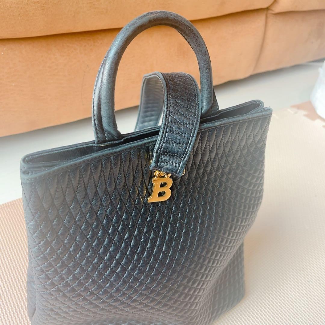 BALLY Quilt Shoulder Hbag
