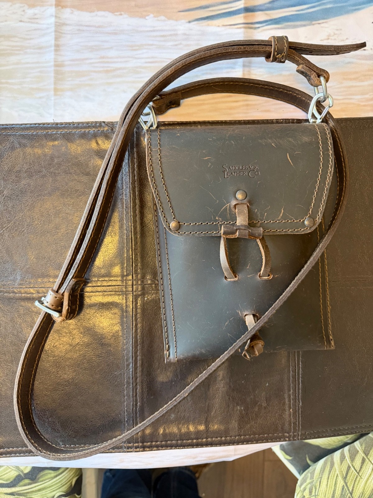 Saddleback Leather Co Crossbody Small Messenger Bag Dark Brown Leather RARE