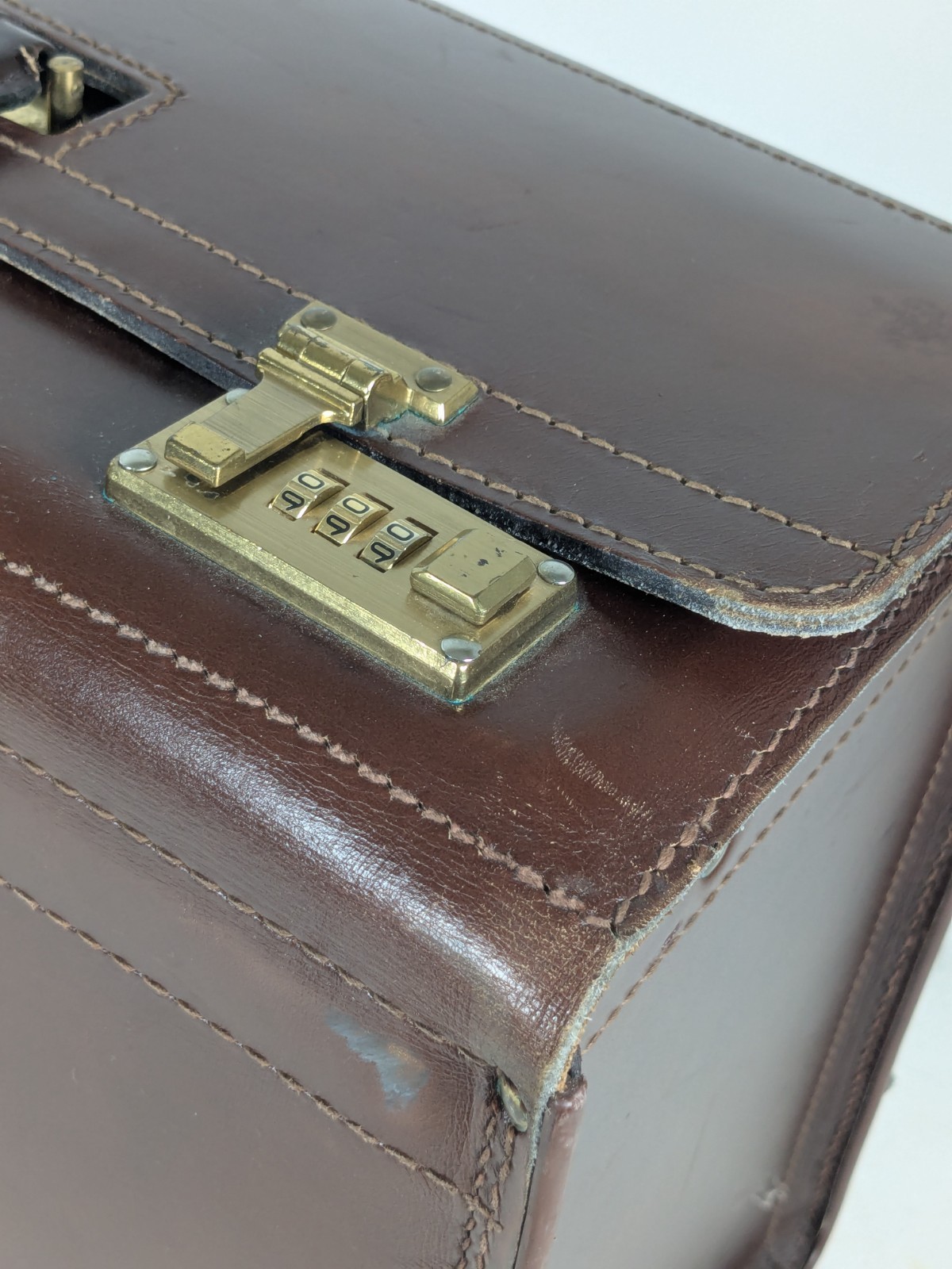 Vintage Leather Hard Shell Attaché Doctor Lawyer Pilot Briefcase Made in USA
