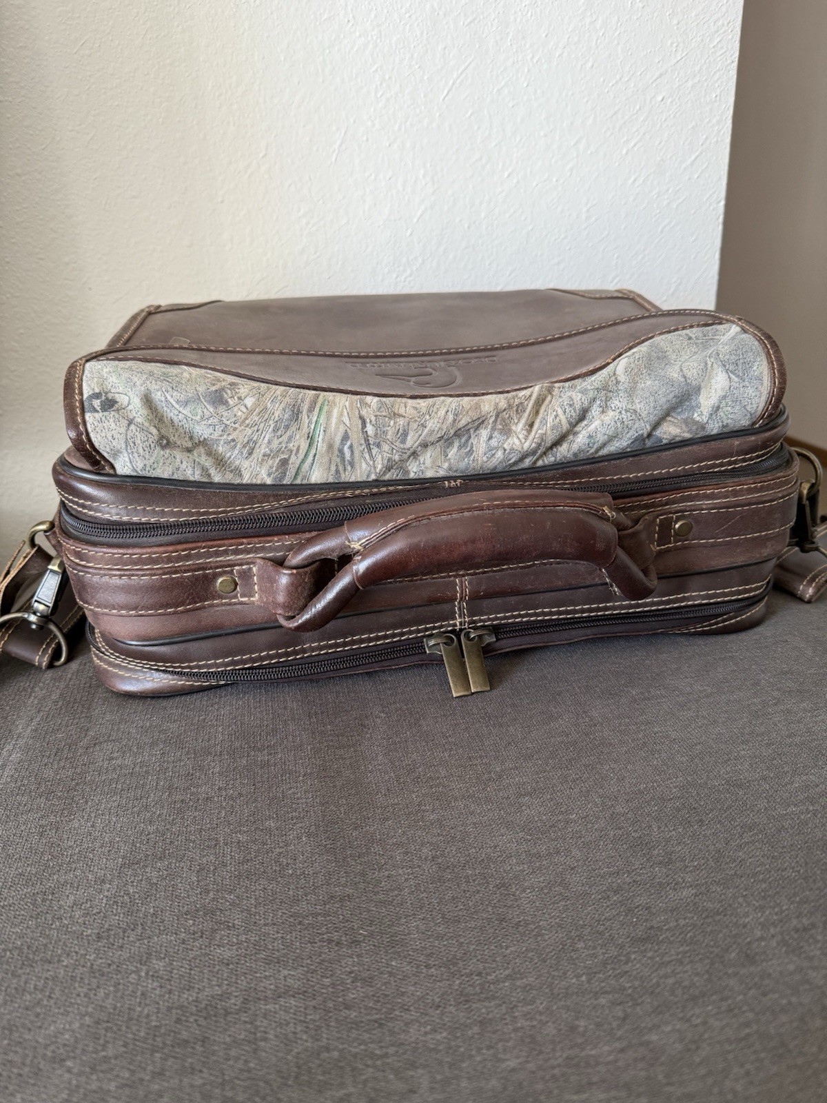 Ducks Unlimited Camouflage Brown leather briefcase/Messenger Bag Shoulder Strap