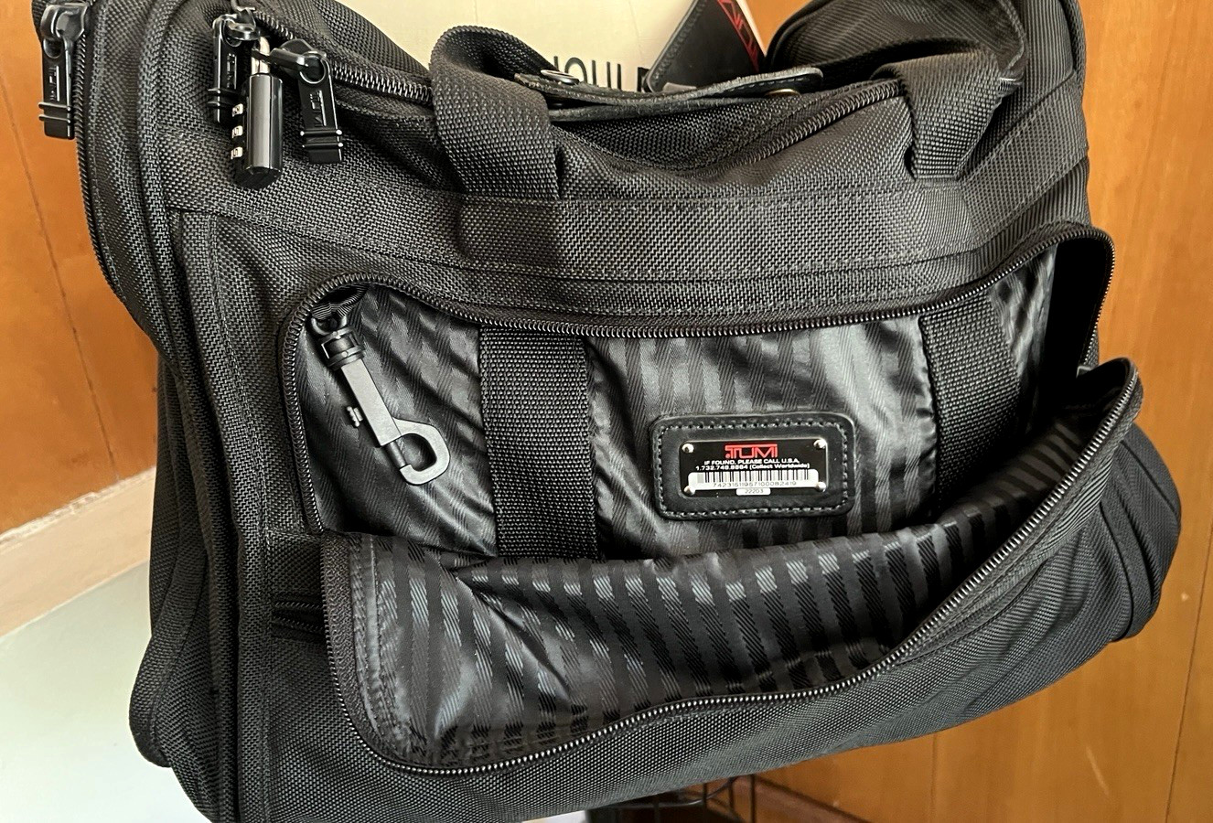 TUMI 222D3 Boston Bag Duffle Golf Weekender Carry On Travel Black Nylon 21″