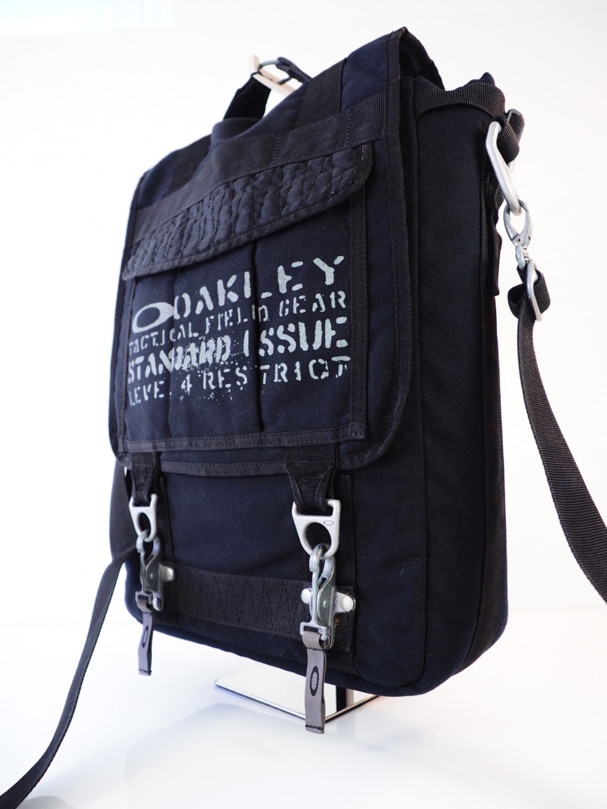 Oakley SI Tactical Field Gear Vertical Large Crossbody Laptop Bag Black