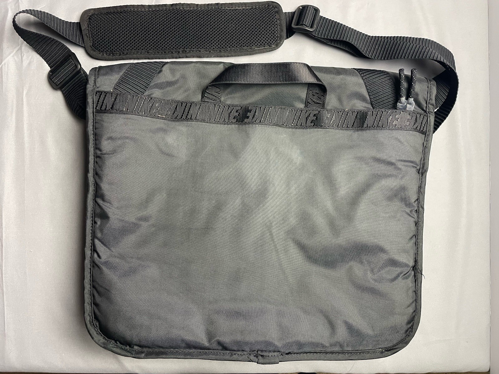 Nike Sportswear Essentials Shoulder Messenger Bag Laptop Tote Black DB0498-010