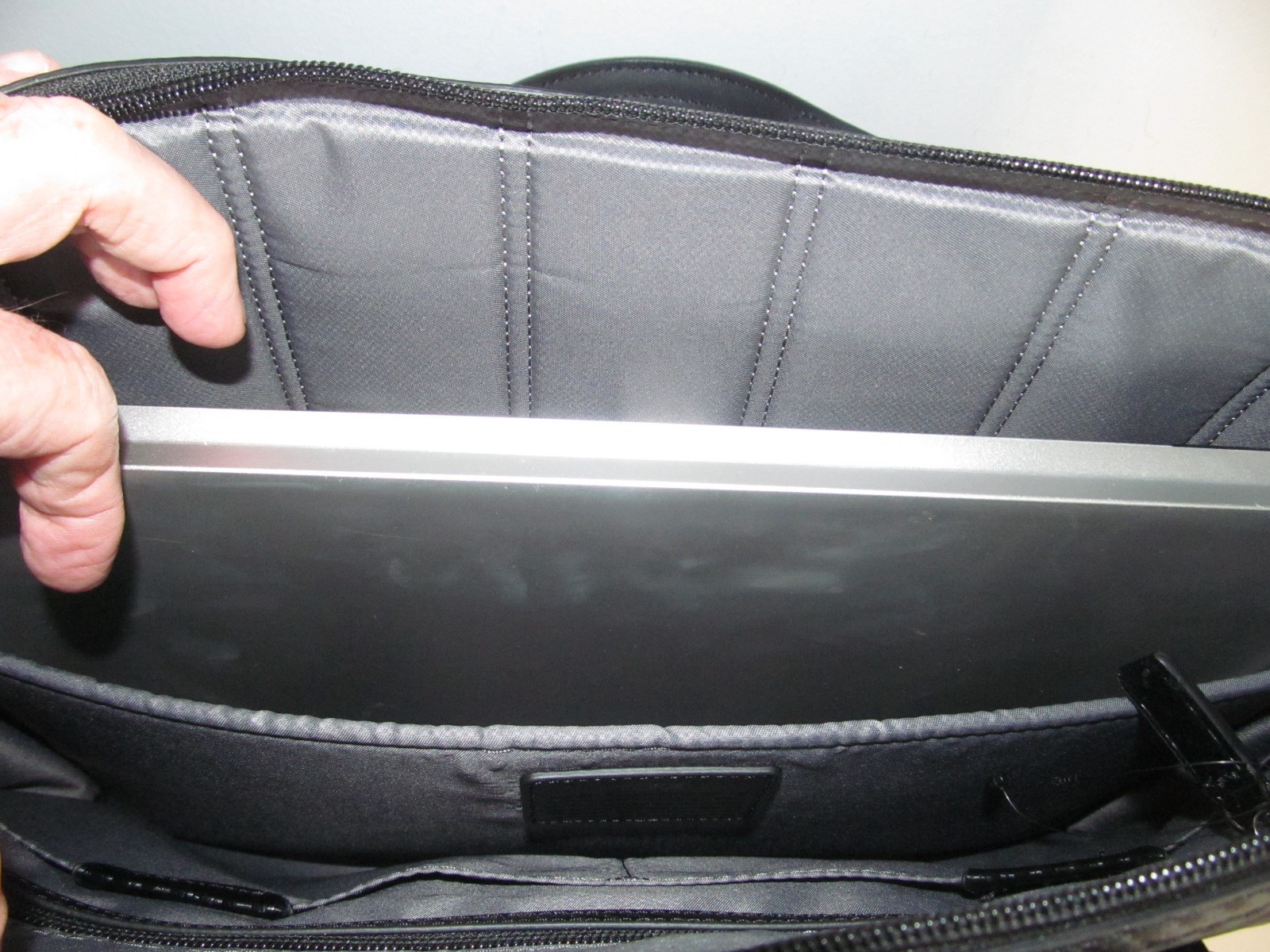TUMI Eastshore Executive Black Nylon-Leather 14″ Laptop Sleeve Brief Carbon, NWT