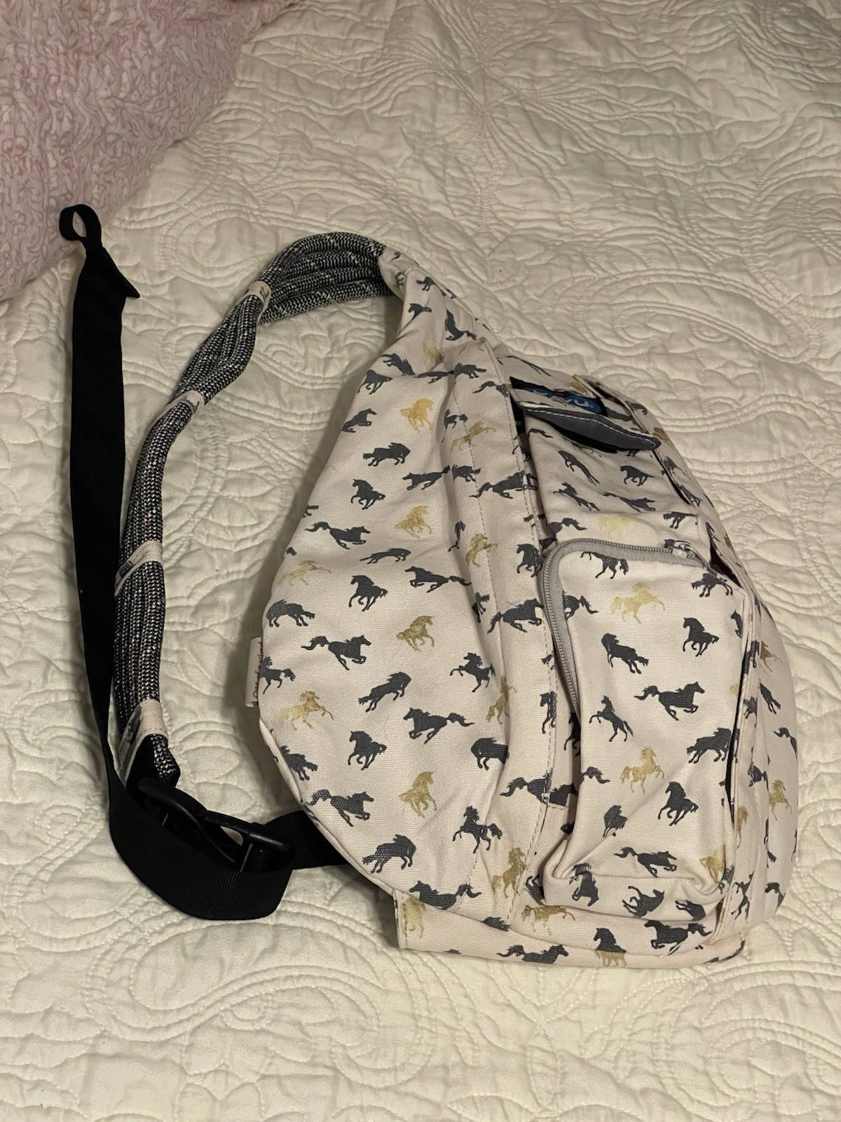 KAVU Rope Sling backpack “Wild Horses”Zipper Closure Adjustable Strap Unisex M
